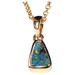 Ciondolo con opale australiano Boulder in oro giallo 18 carati