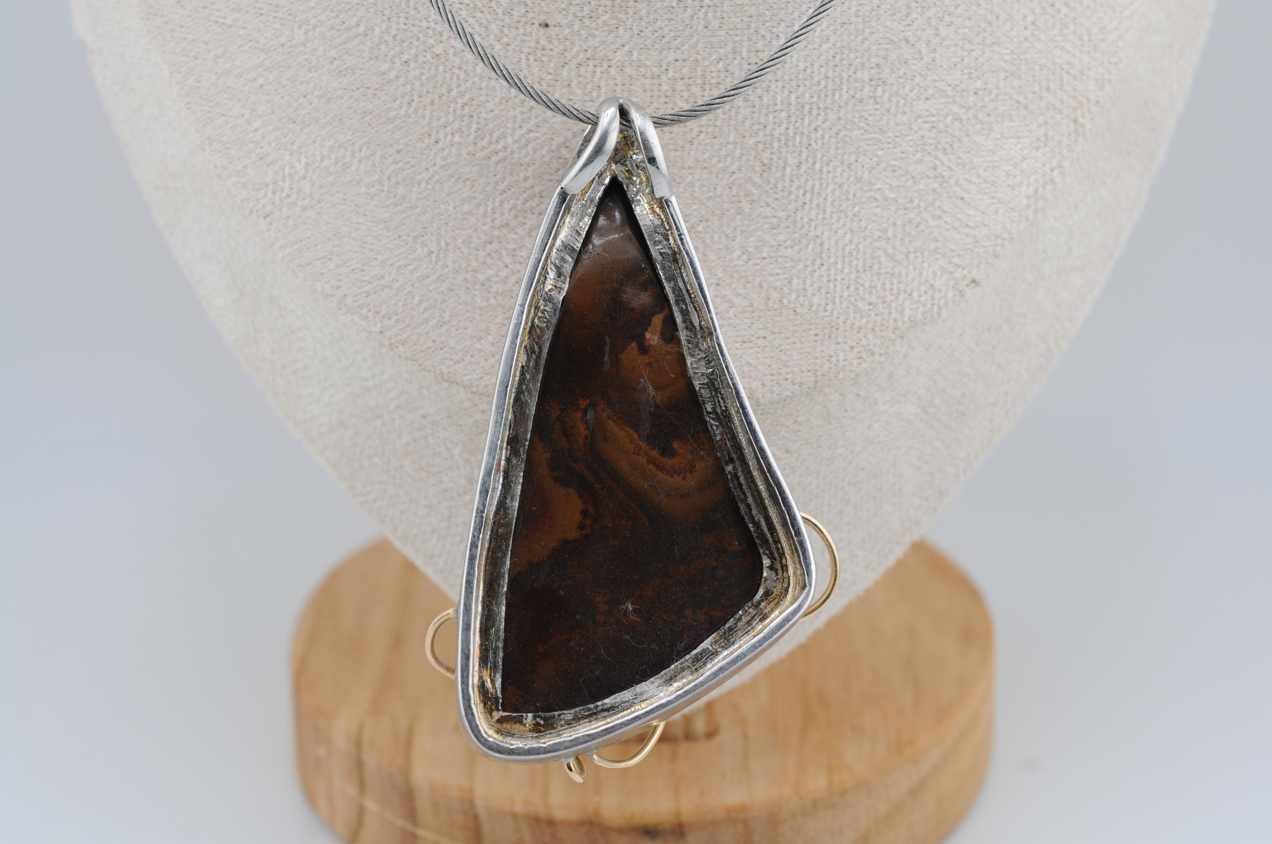 Australischer Boulder-Opal-Anhänger aus Sterling Silber mit 18k Gold-Akzenten im Angebot 6