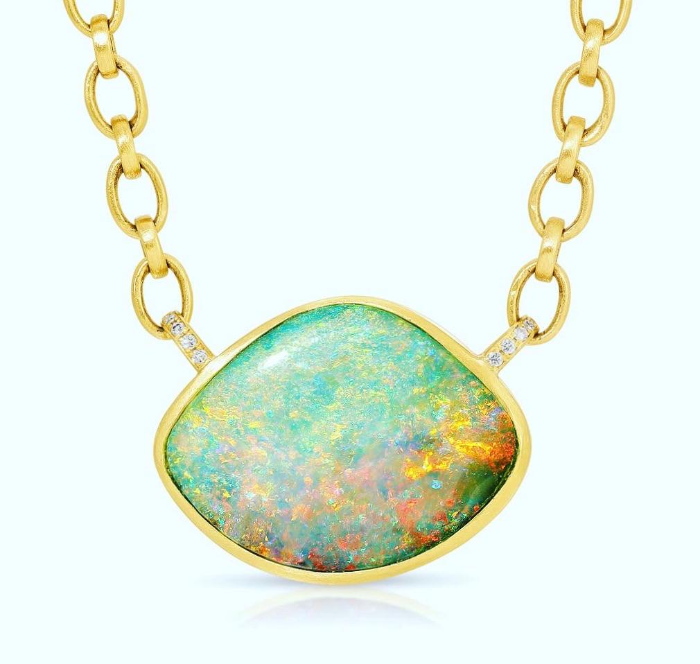 Australischer Boulder-Opal-Anhänger mit Diamant-Akzenten an Kette aus 18 Karat Gelbgold (Zeitgenössisch) im Angebot