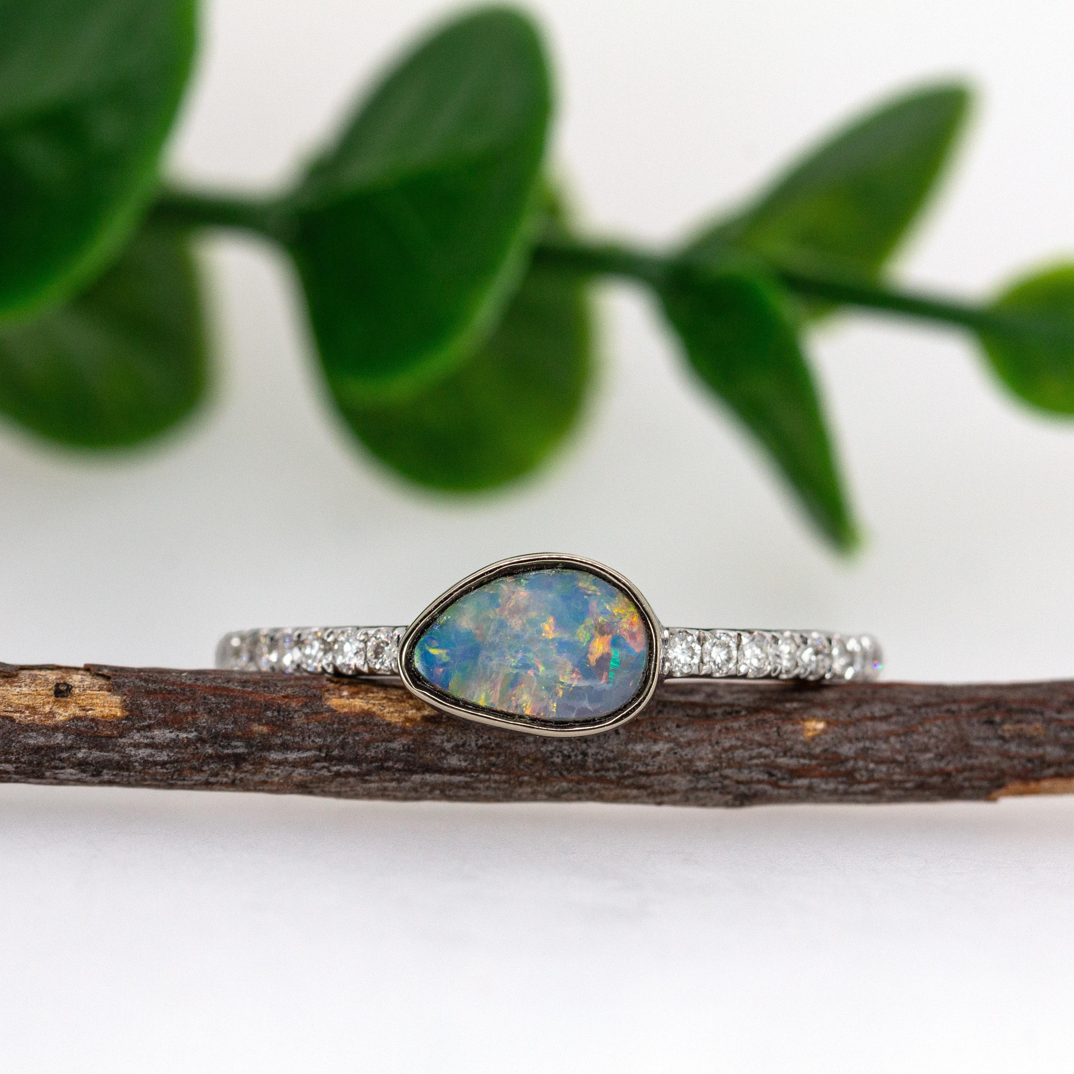 Moderne Australian Boulder Opal Ring with Diamond Pave Shank in 14K Solid Gold en vente