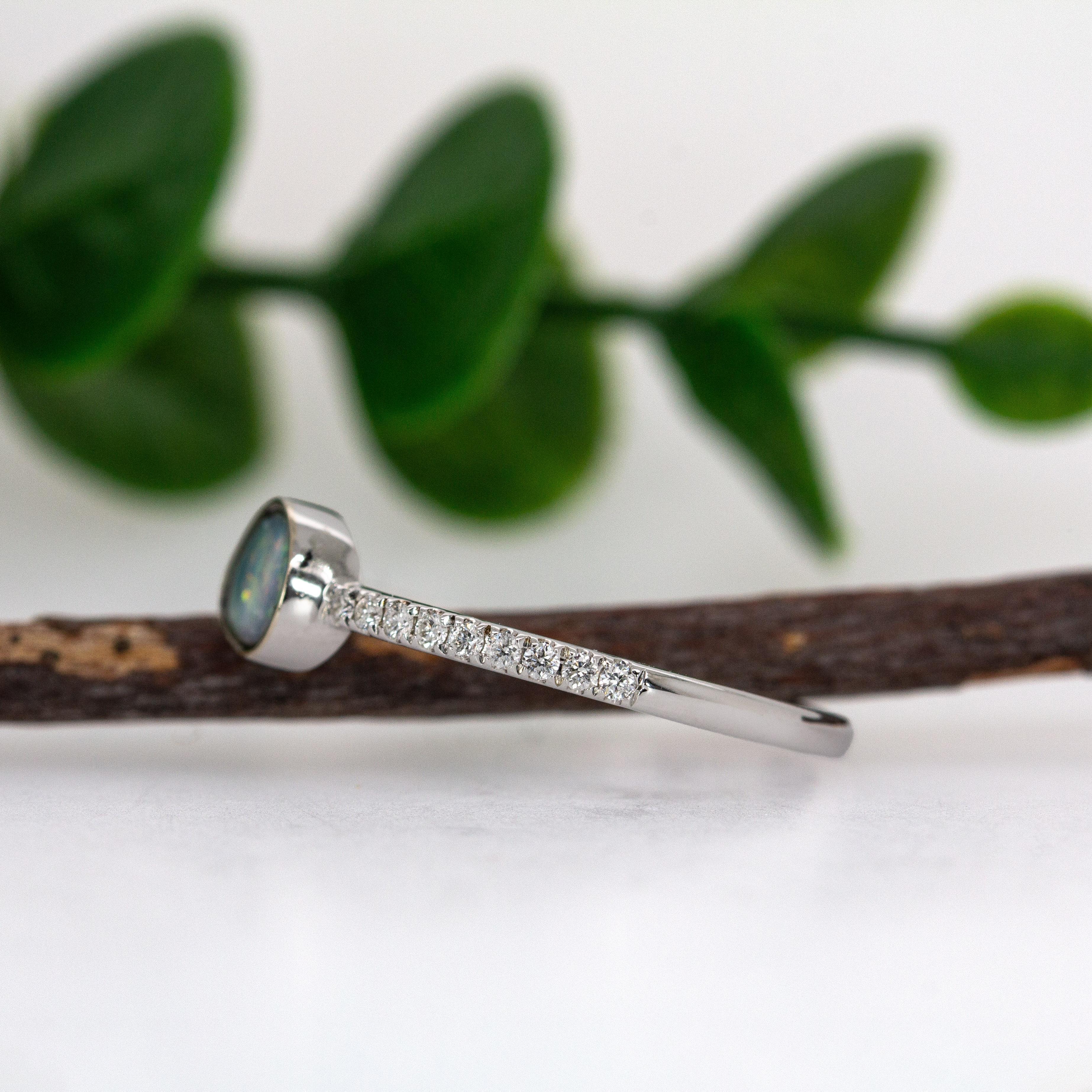 Australian Boulder Opal Ring with Diamond Pave Shank in 14K Solid Gold Pour femmes en vente