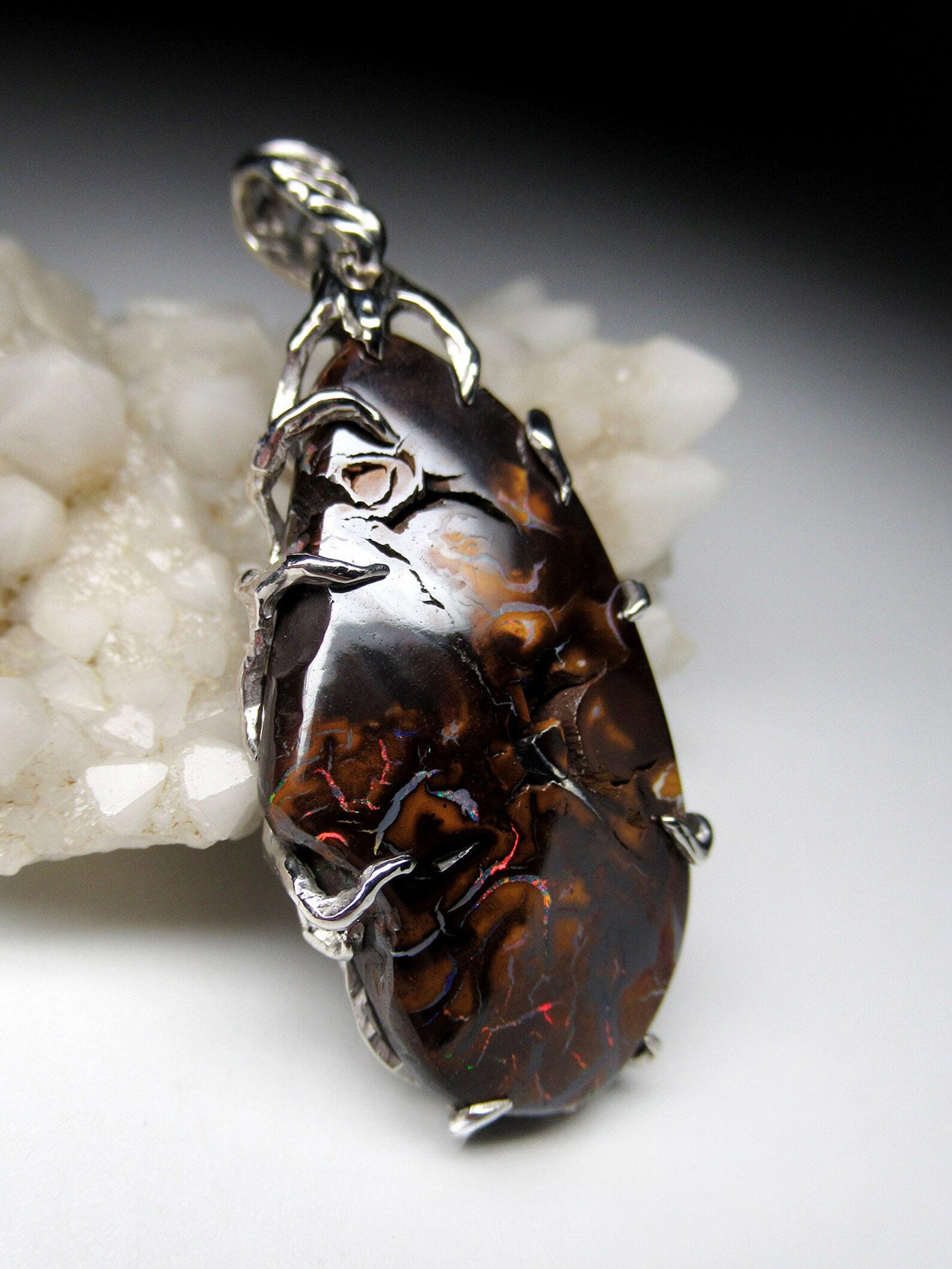 Ciondolo d'argento australiano Boulder Opal Marrone Crudo Rosso Flash Opalescenza Gemma In condizioni Nuovo in vendita a Berlin, DE