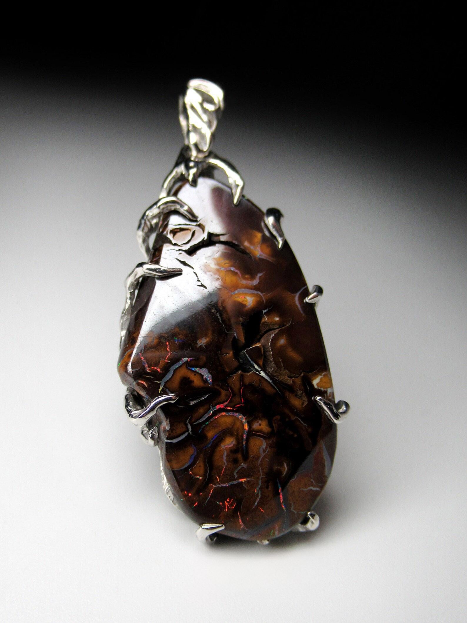 da uomo o donna Ciondolo d'argento australiano Boulder Opal Marrone Crudo Rosso Flash Opalescenza Gemma in vendita