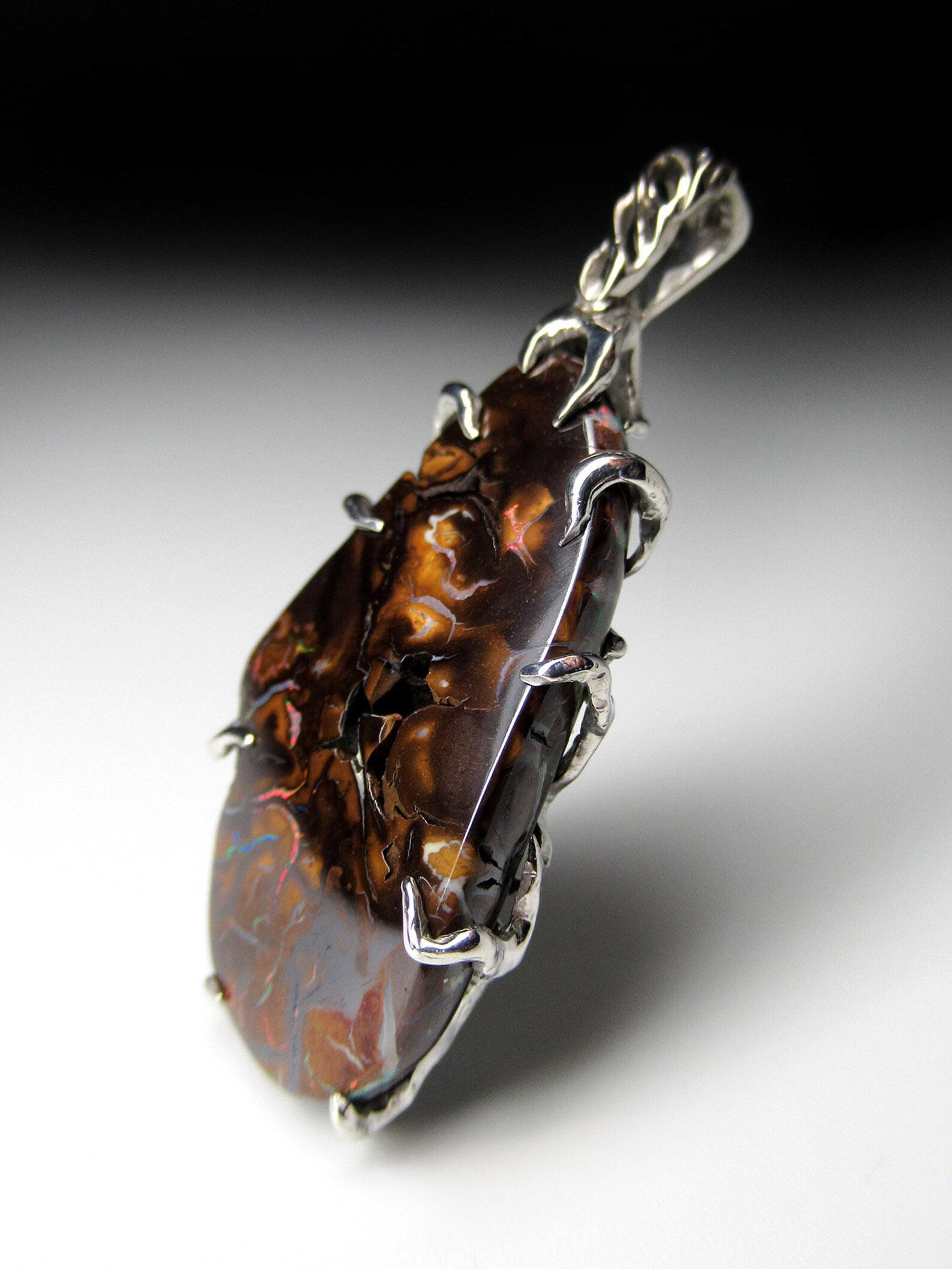 Ciondolo d'argento australiano Boulder Opal Marrone Crudo Rosso Flash Opalescenza Gemma in vendita 1