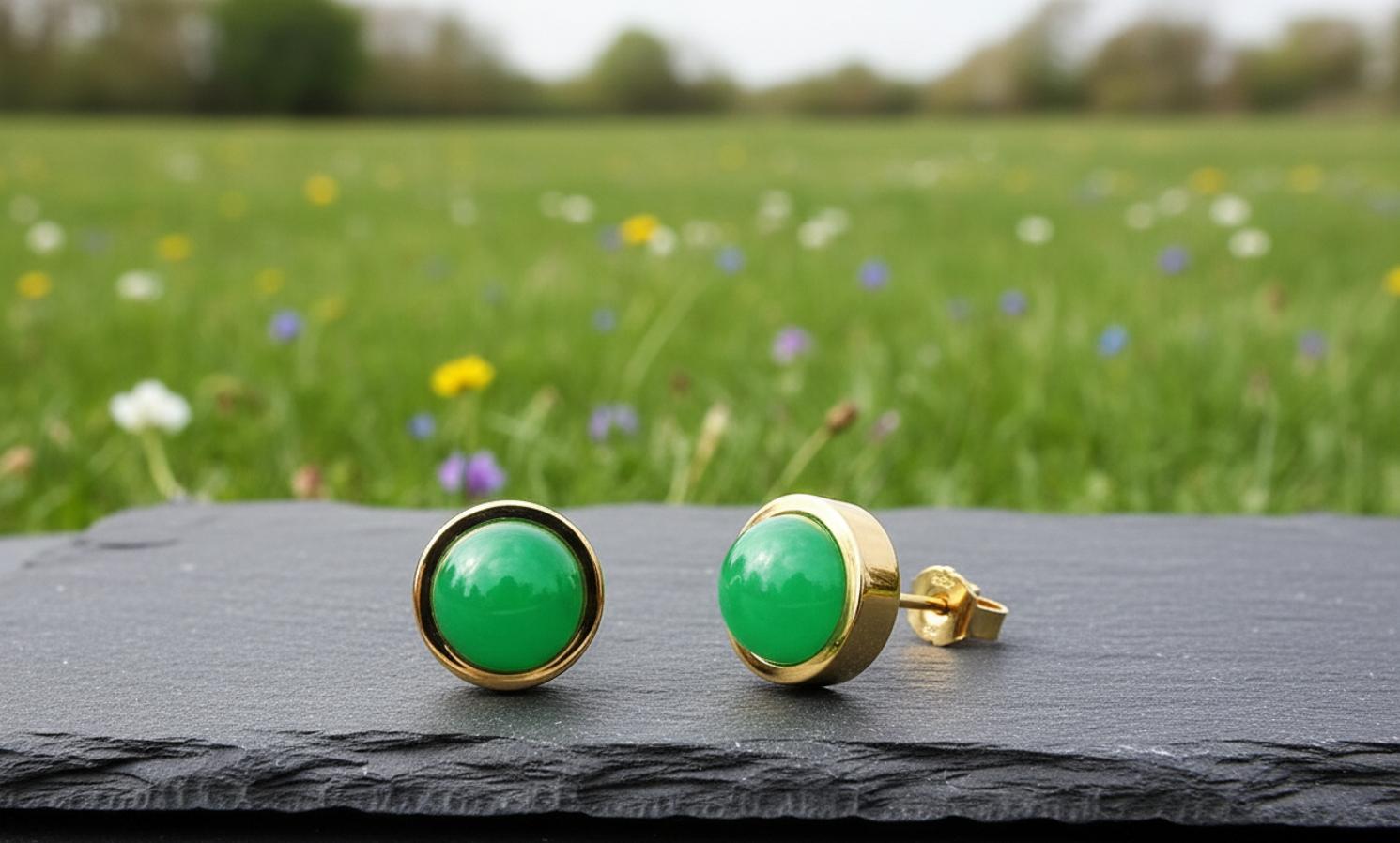 Orecchini tondi in oro giallo con crisoprasio australiano di Alexander Leyser In condizioni Nuovo in vendita a Kirschweiler, DE