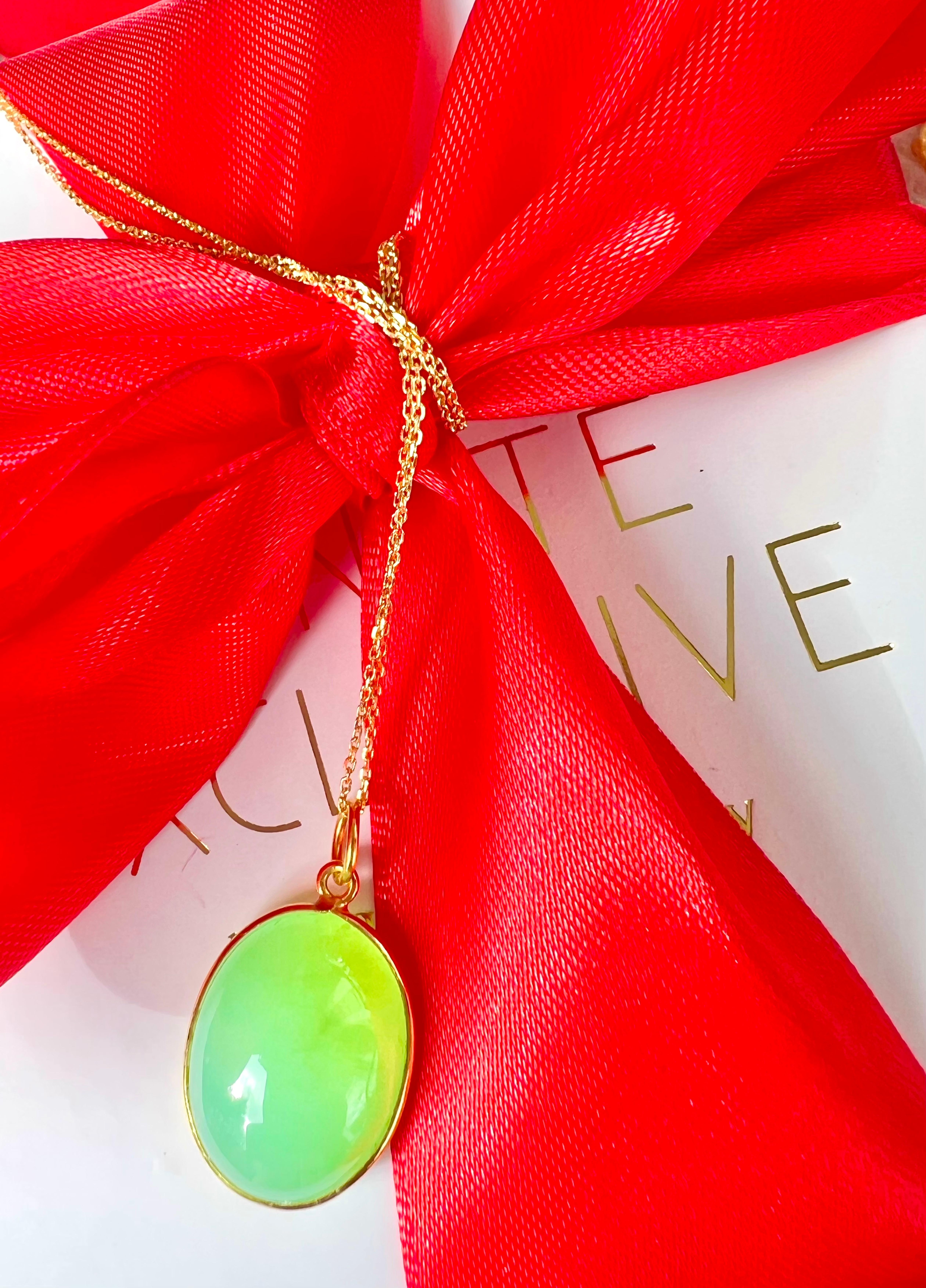 
Old Stock Australian Chrysoprase Oval Bezel Pendant necklace has the slogan - simple is elegant! This green color is divine and the pendant itself has a glossy shine that looks extremely cute. The total length is 16 inches long.
18K Solid Yellow
