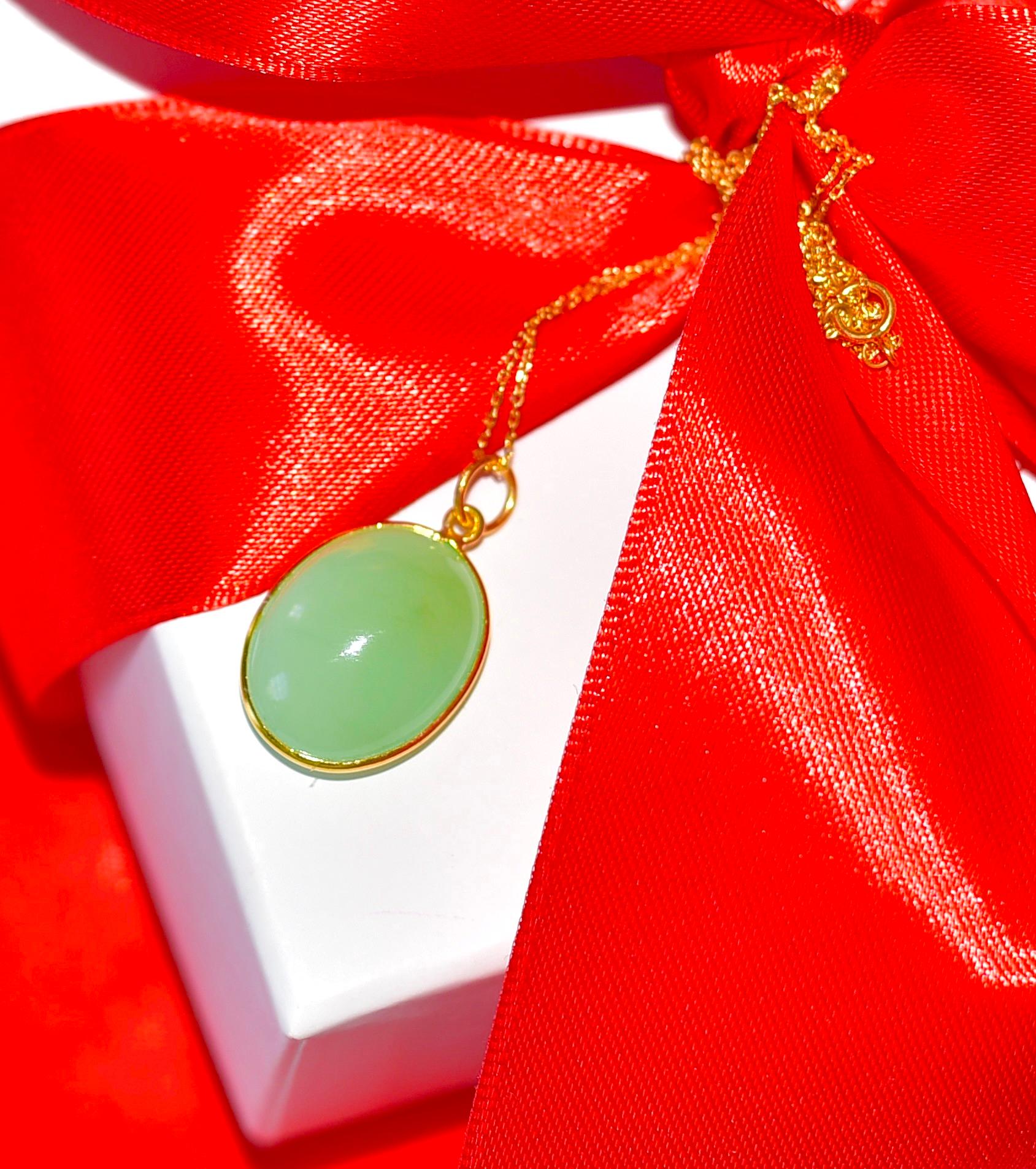 Women's Australian Chrysoprase Oval Pendant Necklace in 18K Solid Yellow Gold For Sale