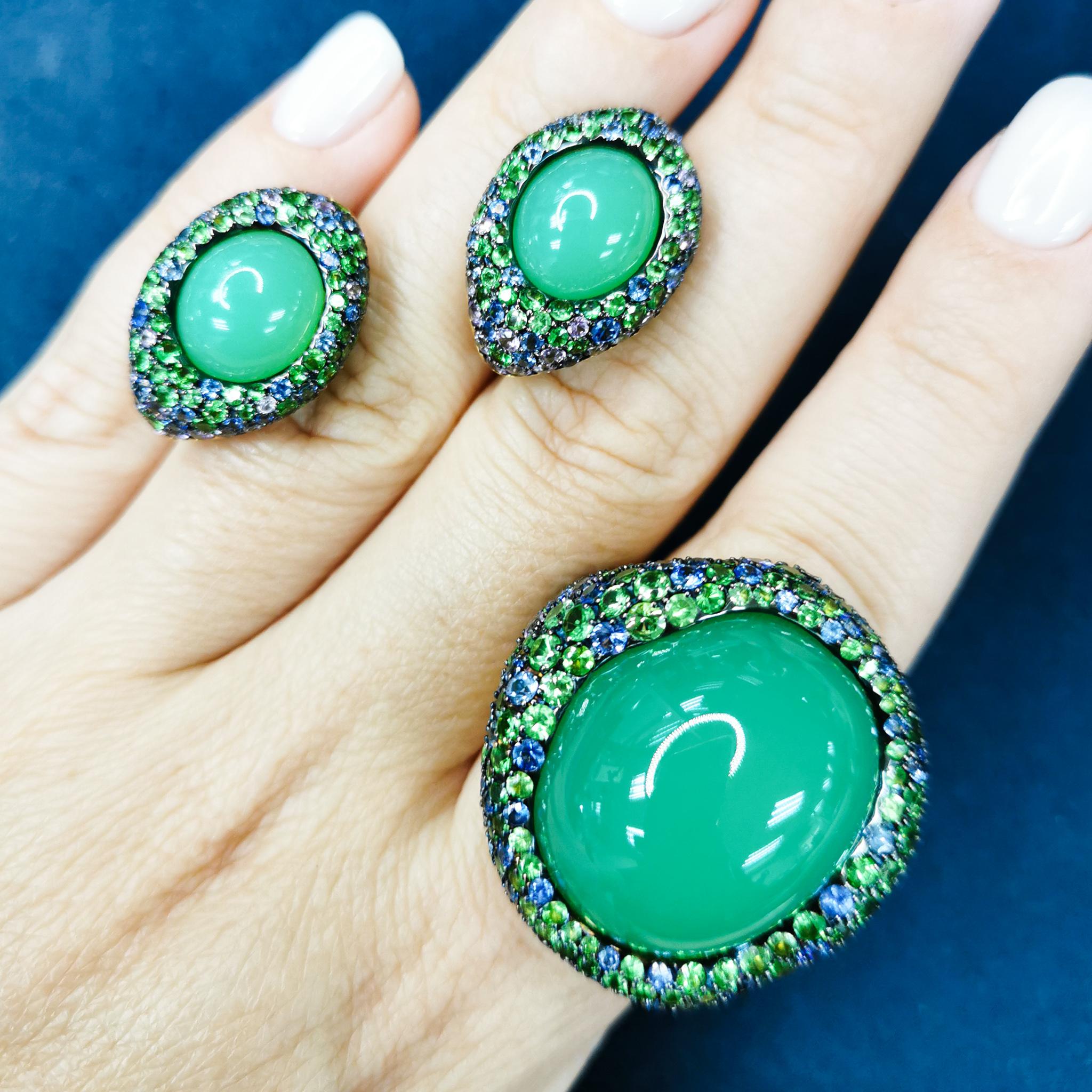 Chrysophrase Sapphires Tsavorites 18 Karat Yellow Gold Suite
Absolutely spectacular Australian Chrysoprase Cabochon-shape in our Suite from 