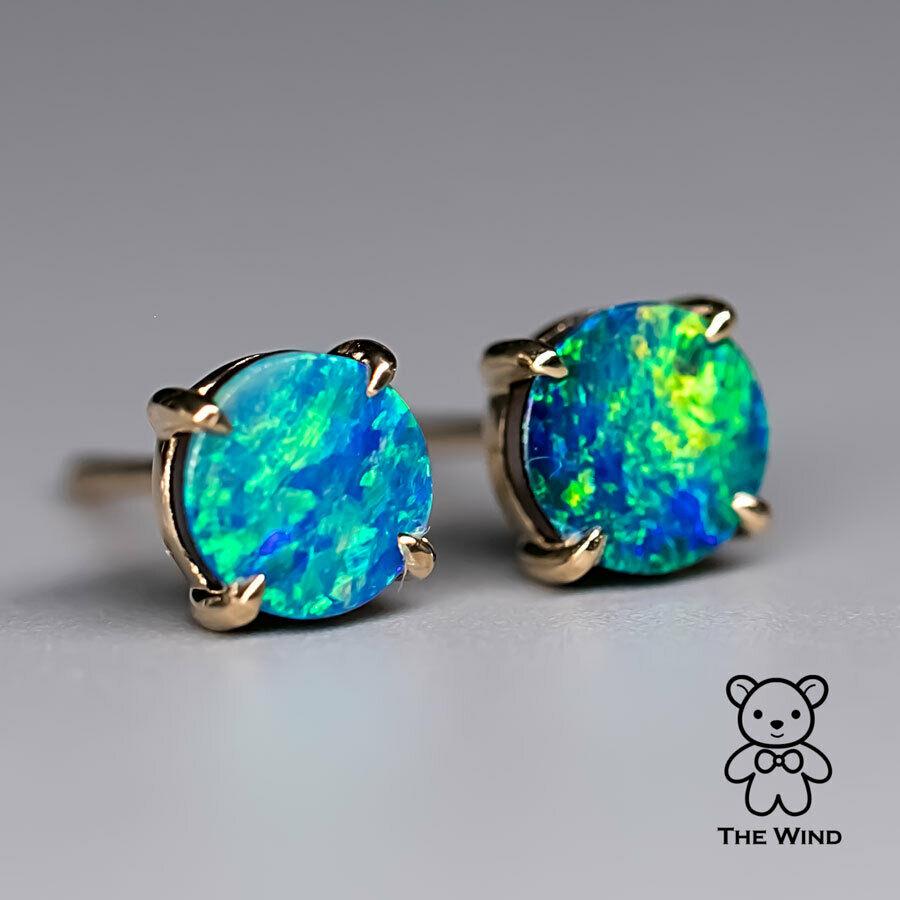 Pendientes de oro amarillo de 14 quilates con ópalo redondo doblete australiano en venta 1