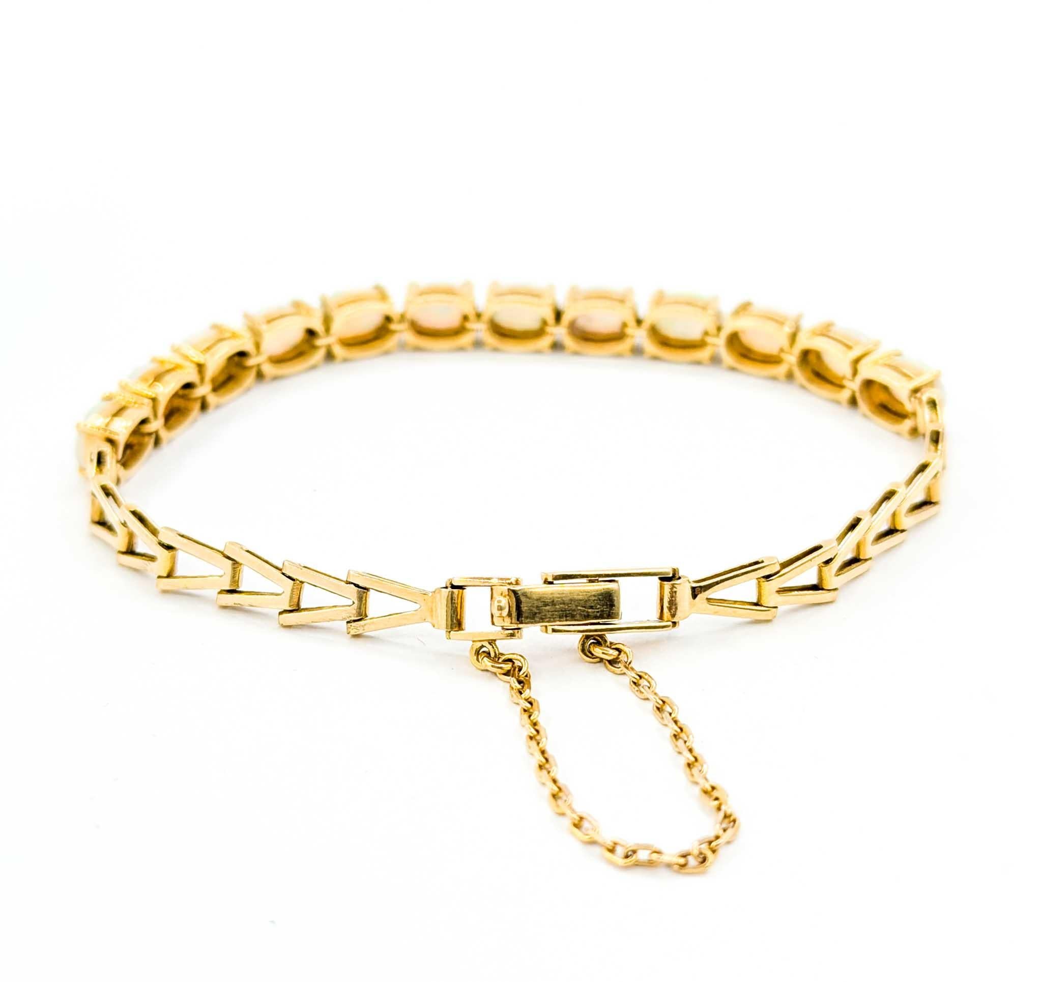 Australisches Armband aus 18 Karat Gold mit geflammtem Opal-Cabochon im Zustand „Hervorragend“ in Bloomington, MN