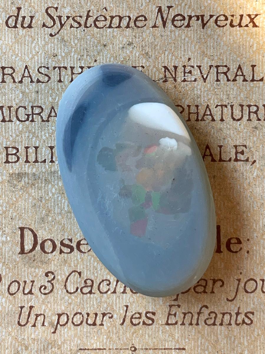 Australian Green Opal 12.10 Ct Oval Cabochon Natural Gemstone Broadflash Pattern In New Condition For Sale In Berlin, DE