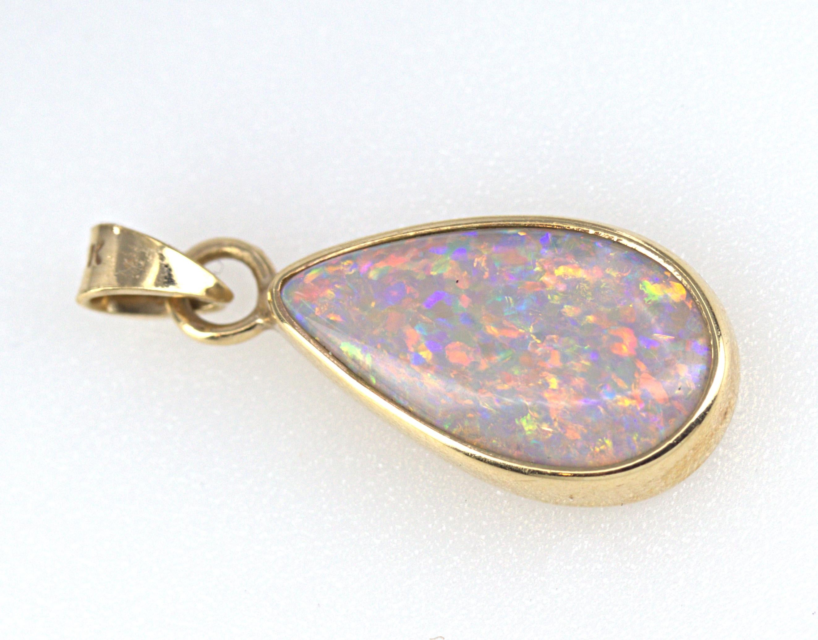 Australian Grey Crystal Opal, 14K Yellow Gold Pendant In Good Condition For Sale In Pleasant Hill, CA