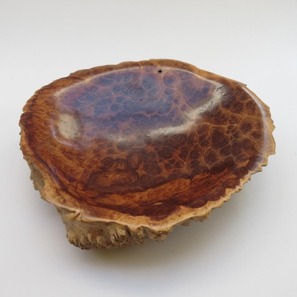 Wonderful hand produced bowl, made from solid Mallee wood. Originates from Australia. Very nice smooth finished bowl, contrasting to the textured exterior. Signed Bailey to the underside.

ST1303.