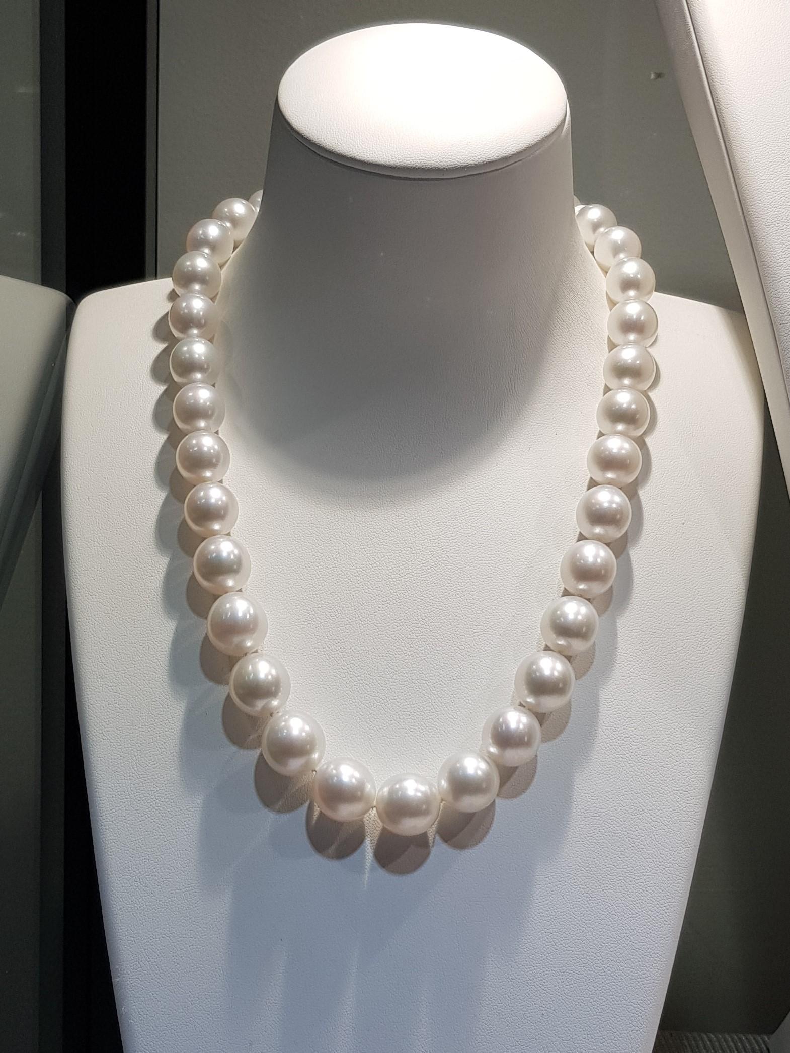 Australian High Luster White 13-18.7mm South Sea Round Pearl Necklace For Sale 2