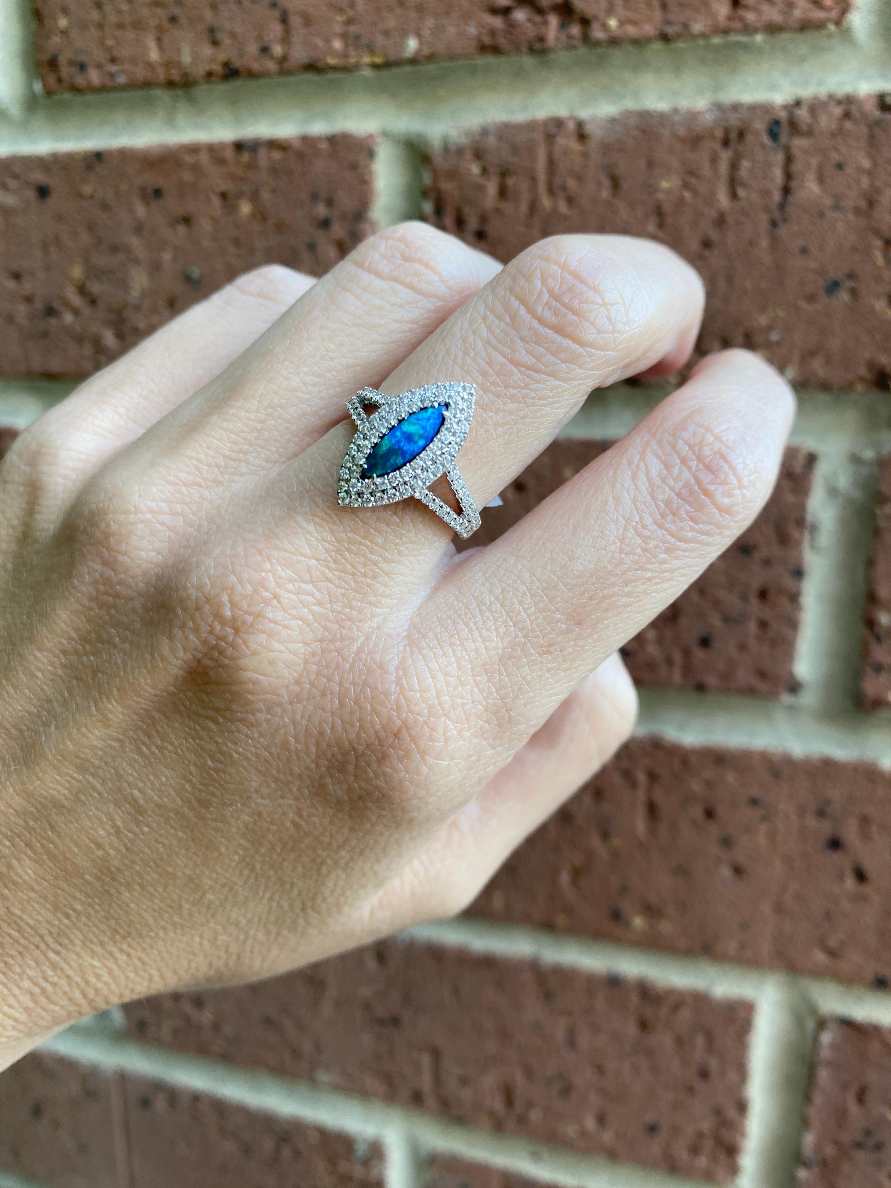 Australian Lightning Ridge Diamantring mit Marquise-Opal in Form eines Marquise-Opals und doppeltem Halo im Angebot 3