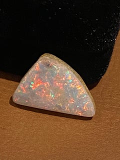 Australian Loose Solid Opal of 7.50ct (18mm x 15mm). Lightning Ridge.