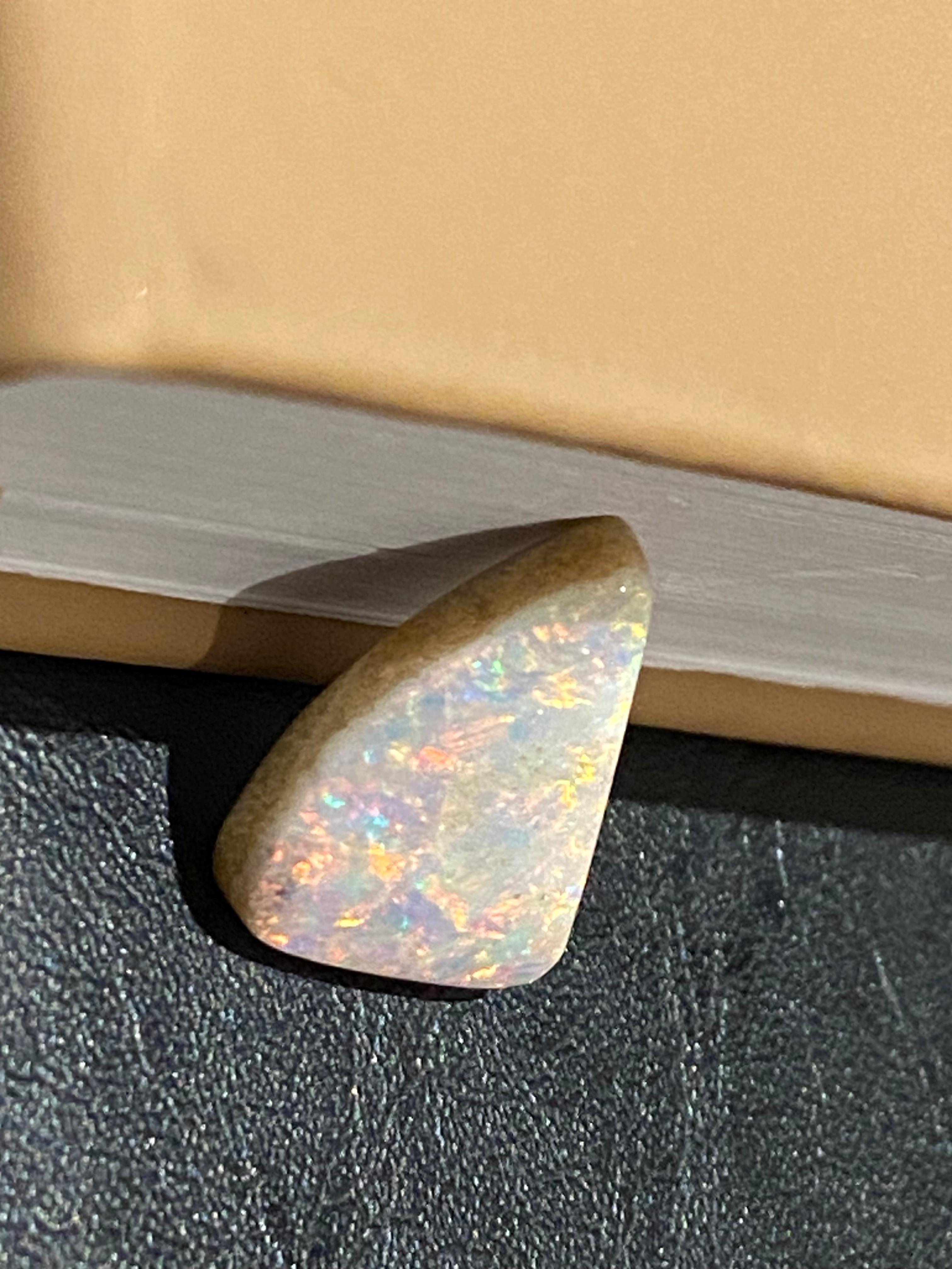 Women's or Men's Australian Loose Solid Opal of 7.50ct (18mm x 15mm). Lightning Ridge. For Sale