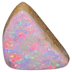 Opale australienne solide de 7,50 carats (18 mm x 15 mm). La crête de la foudre.