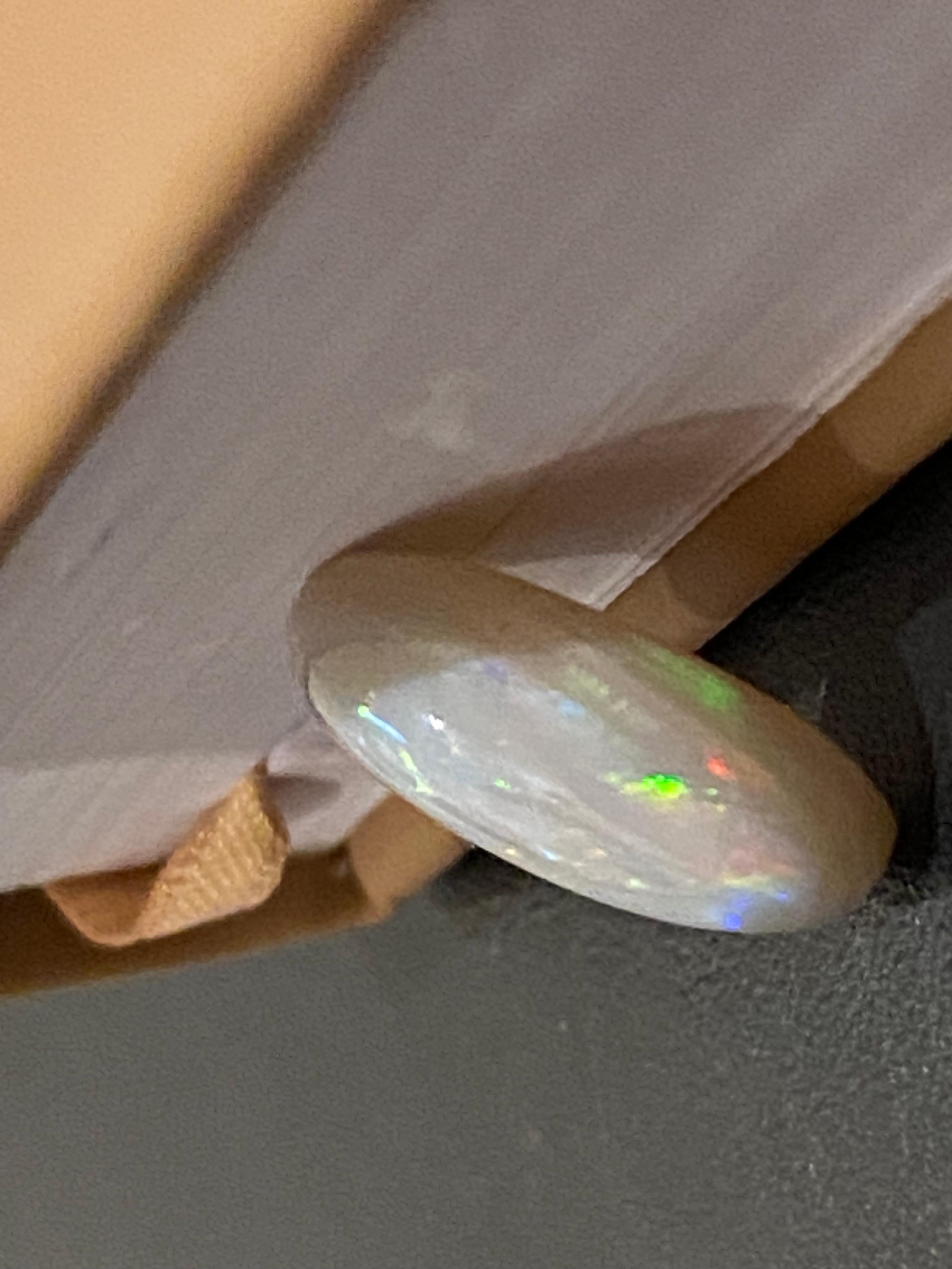 Women's or Men's Australian Loose Solid Oval Opal of 5.00ct (17mm x 11mm). Lightning Ridge. For Sale