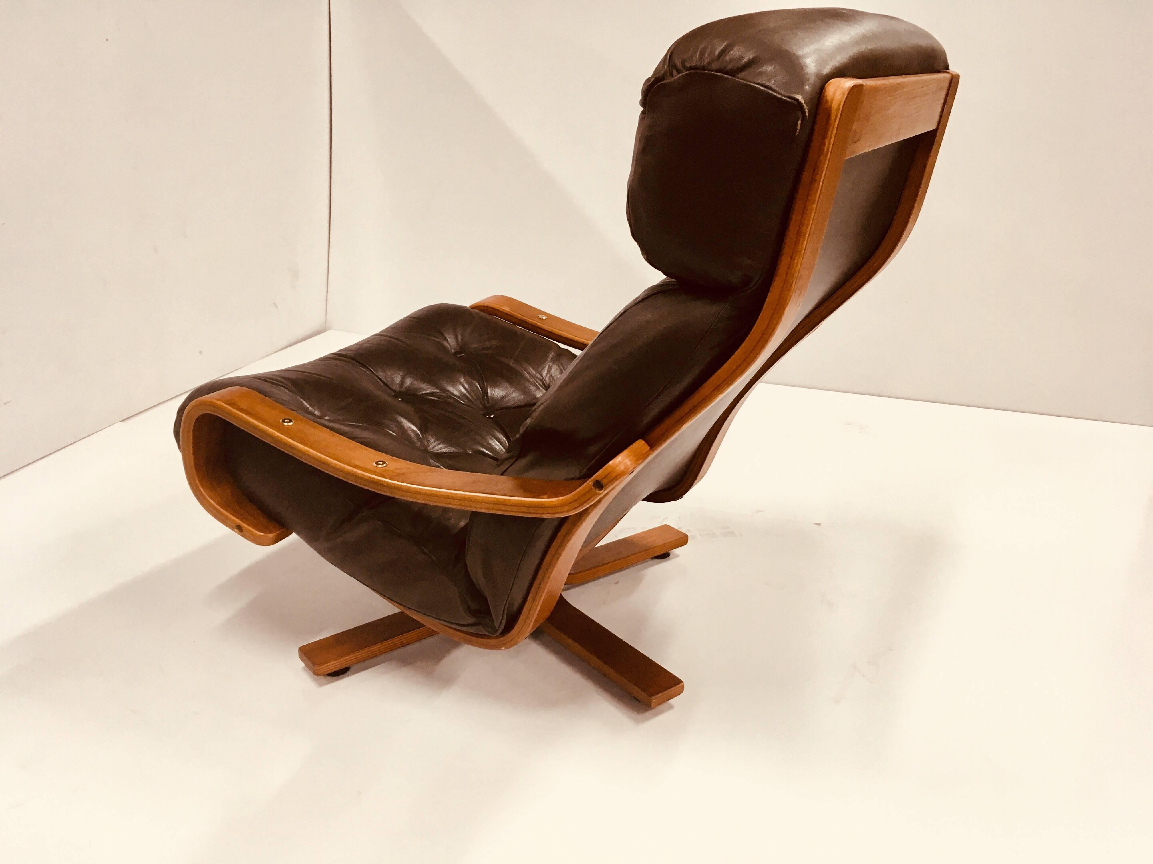 Danish deluxe leather armchair, stunning example by this highly regarded Australian maker. This is a particularly rare design in good original order, minor wear commensurate with age.

Pair available.
