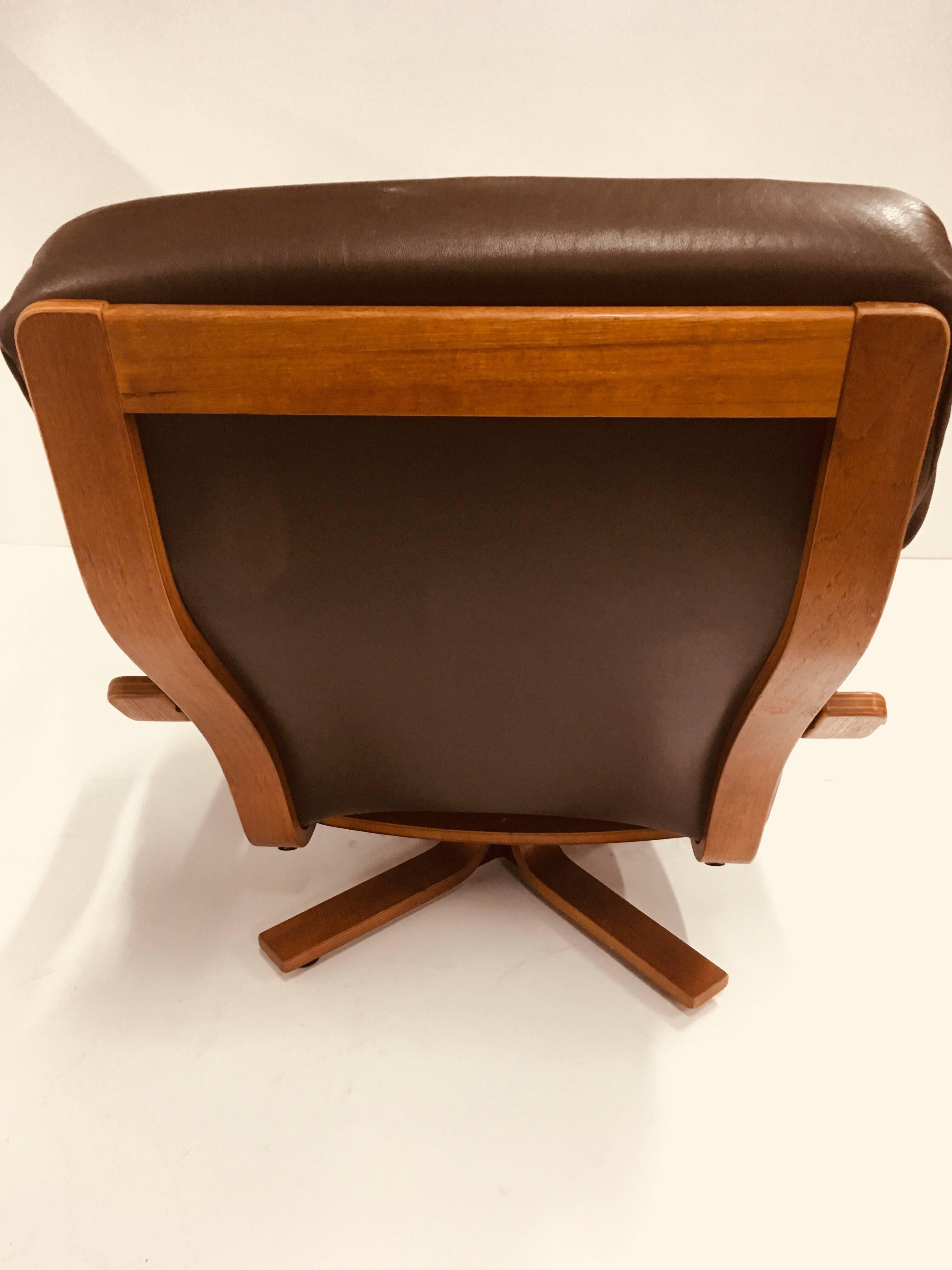 Mid-Century Modern Australian Midcentury Danish Deluxe Leather Armchair, circa 1960s For Sale
