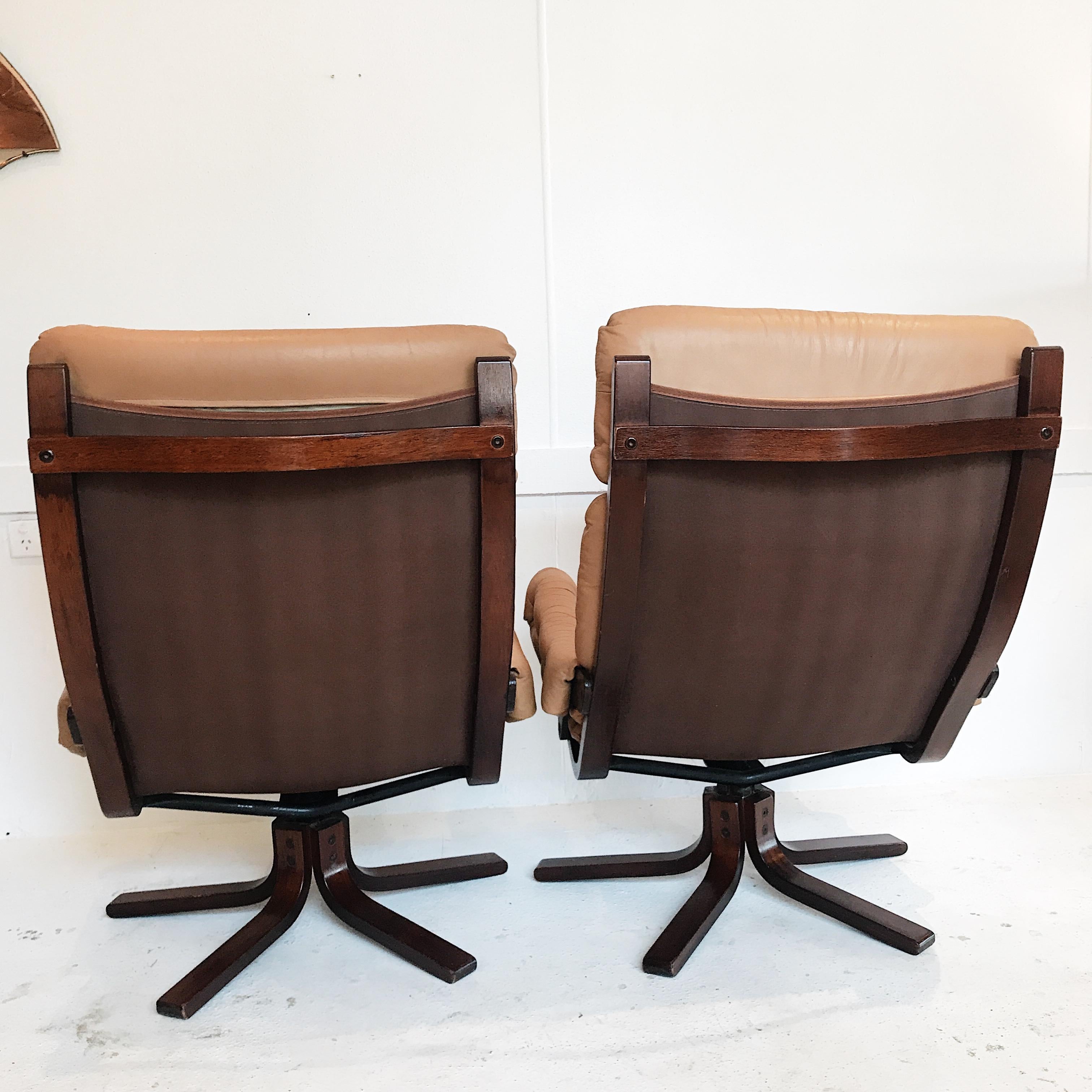 Australian Mid-Century Modern Nude Leather Armchairs by Gerald Easden for Module For Sale 2