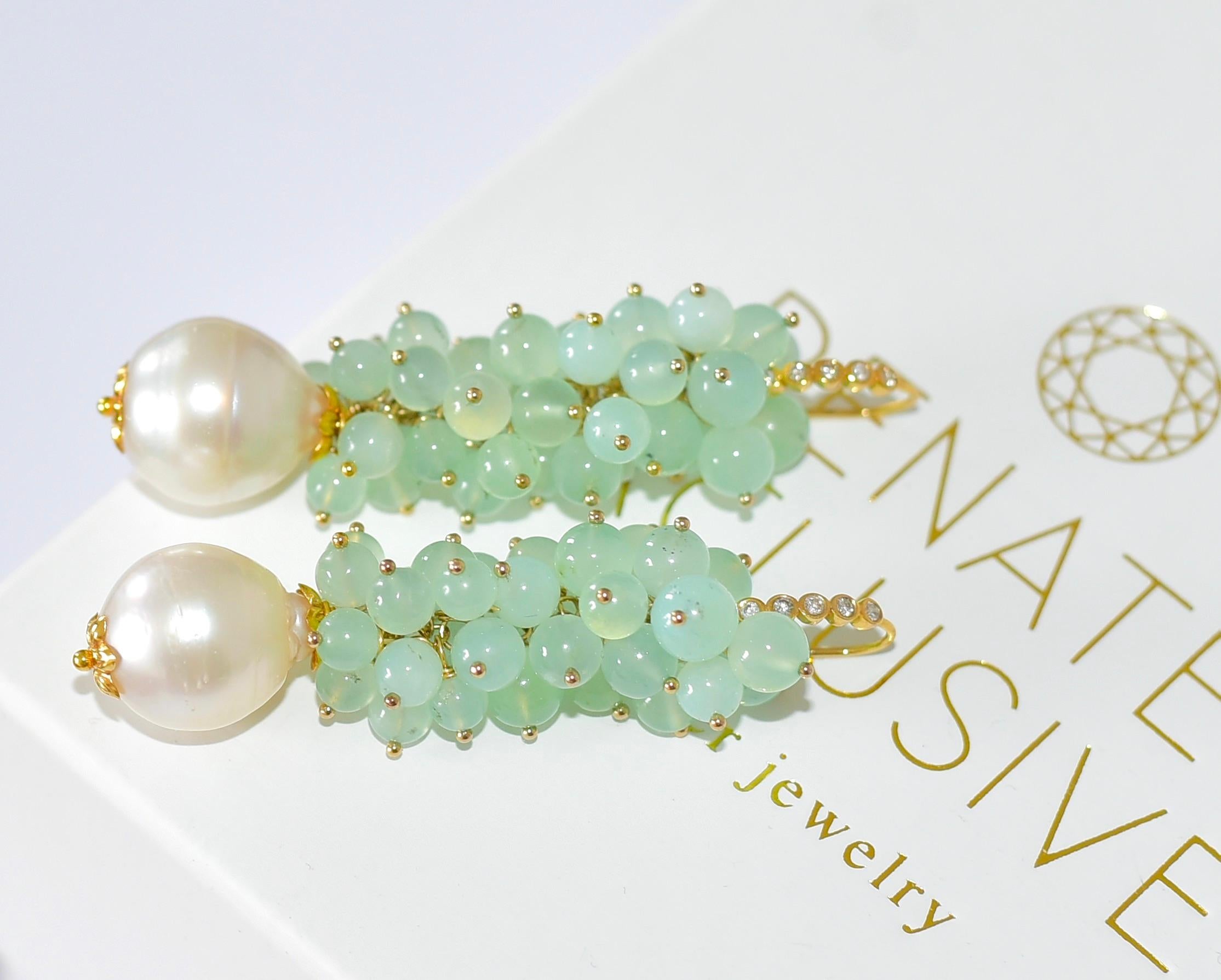 
Absolute unique luxury and remarkable dangling earrings that catch the eye! These are statement earrings, so a little heavier, but not too heavy either.
Earrings materials:
4.2mm-6mm Old Stock Australian Mint Green Chrysoprase Round Sphere Bead.