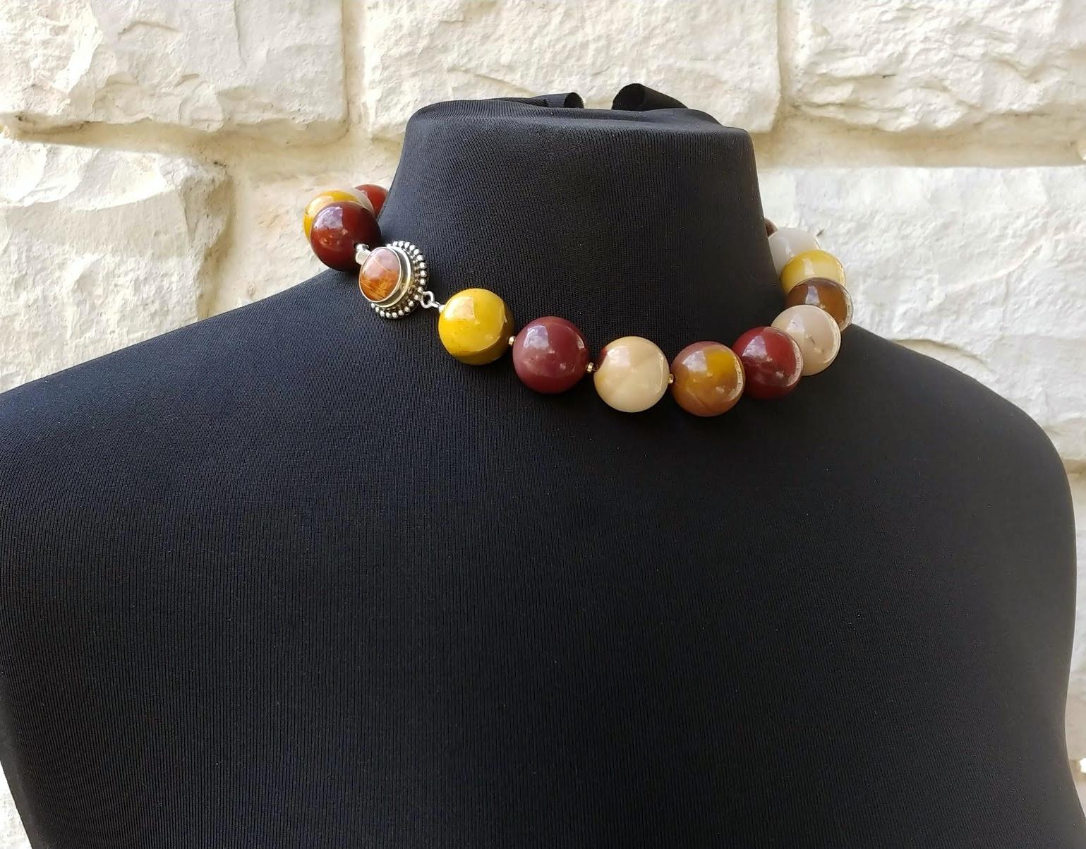  The length of the necklace is 18.5 inches (47 cm). The size of the beads is 20 mm.
This necklace has incredibly warm, soft, and tasty shades. It is a delicate peach color, soft beige, warm red, pale pink, and delight orange as well as delicious