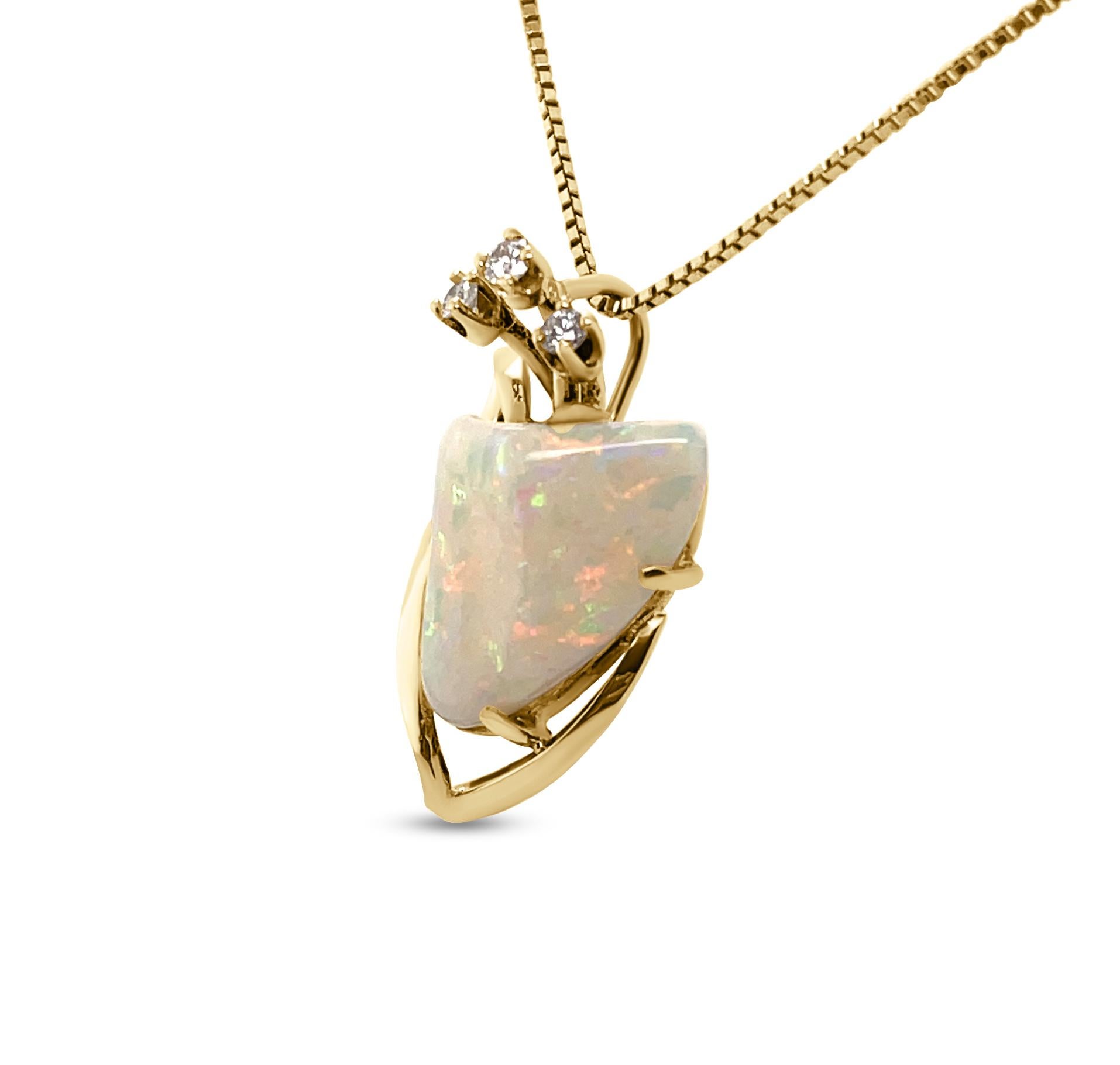 Contemporain Collier pendentif en or jaune 18 carats avec opale de coquillage naturelle australienne de 3,60 carats en vente