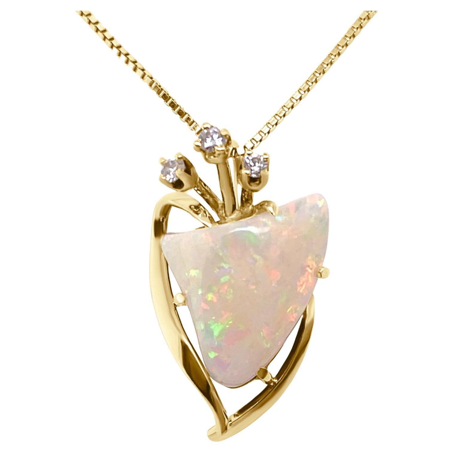 Australian Natural 3.60ct Shell Opal Pendant Necklace in 18K Yellow Gold For Sale