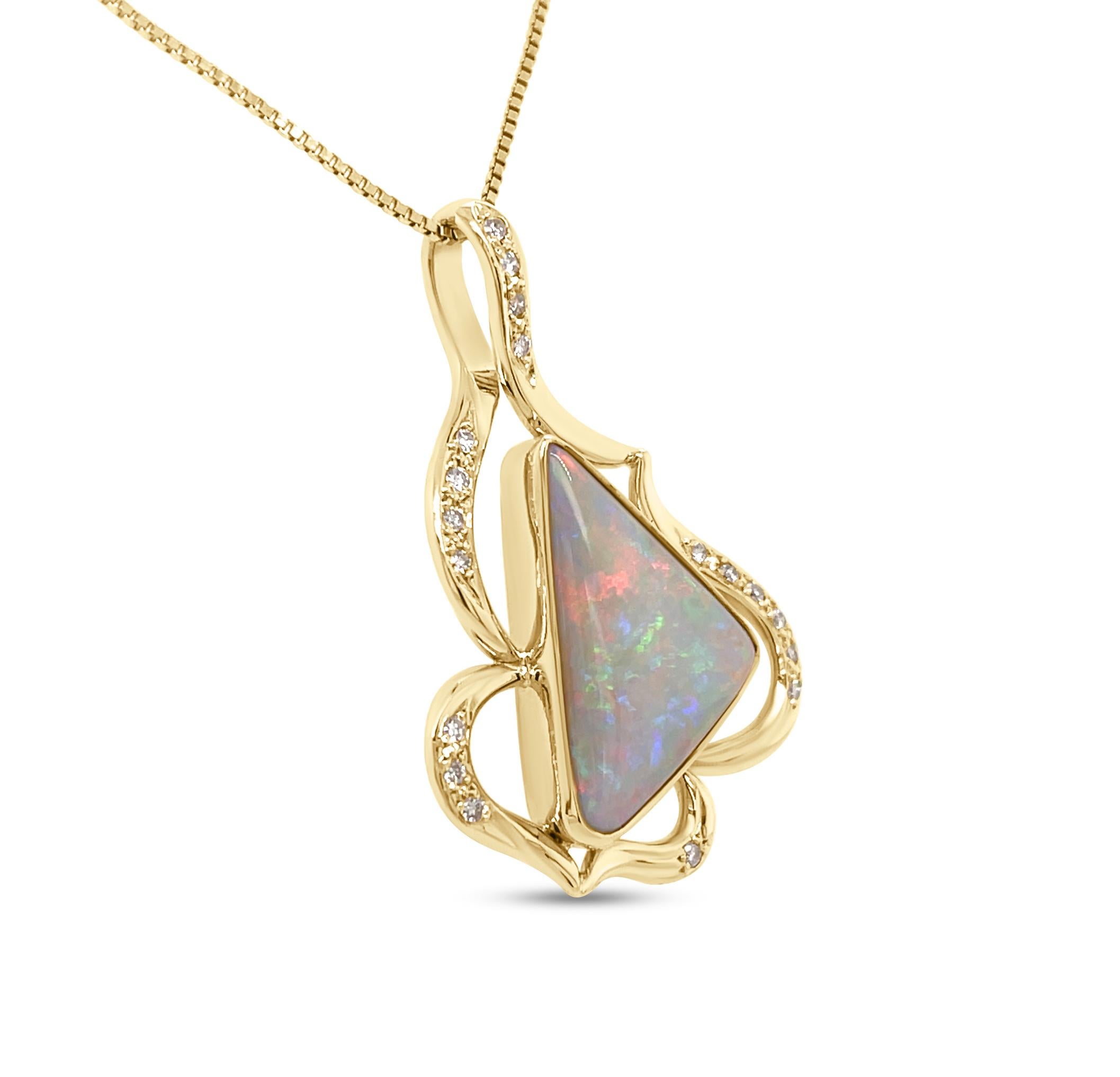 Contemporary Australian Natural Untreated 5.40ct Light Opal Pendant Necklace 18K Yellow Gold