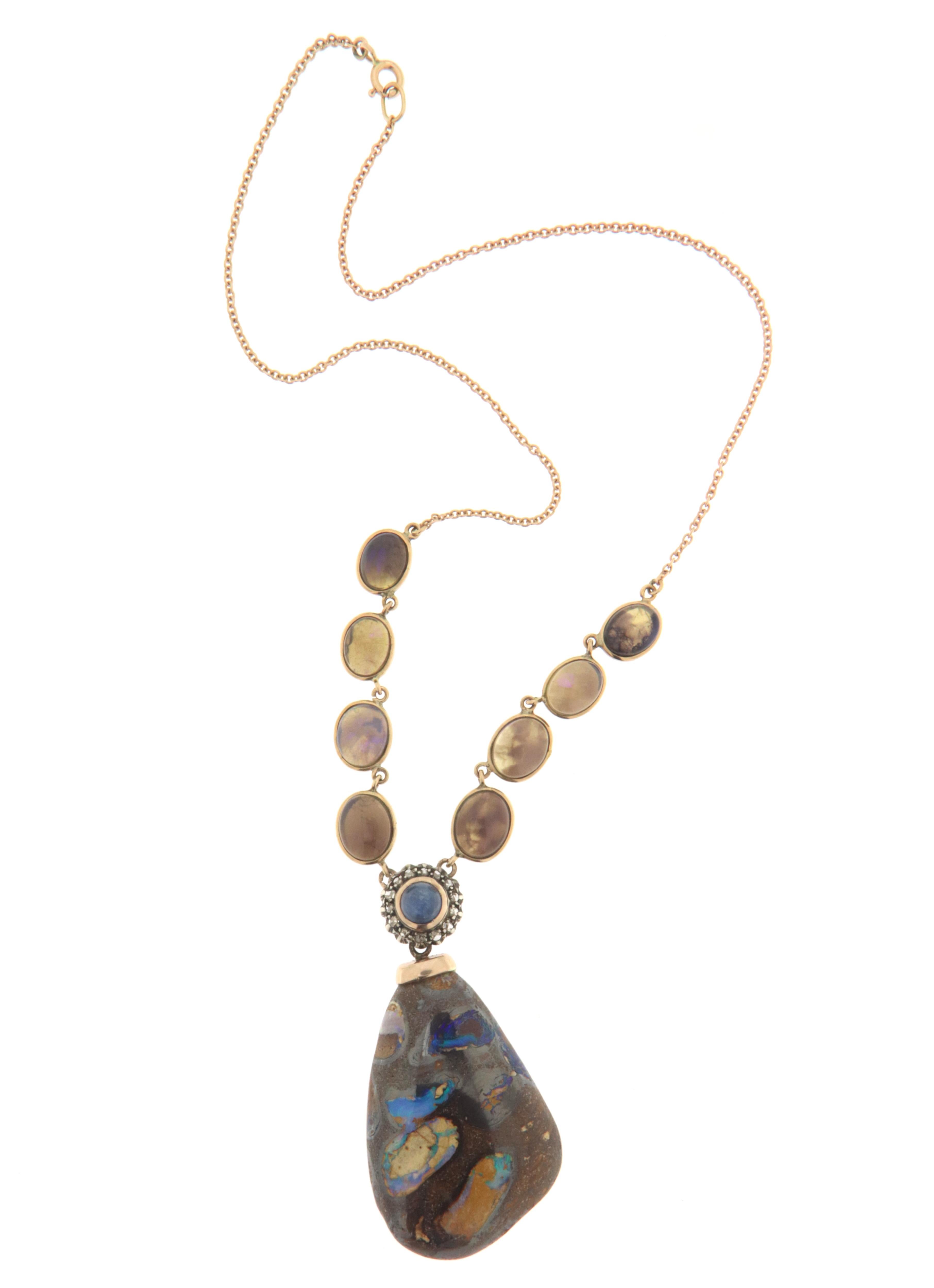 Halskette mit australischem Opal 14 Karat Gelbgold und Diamanten-Anhänger (Rosenschliff) im Angebot