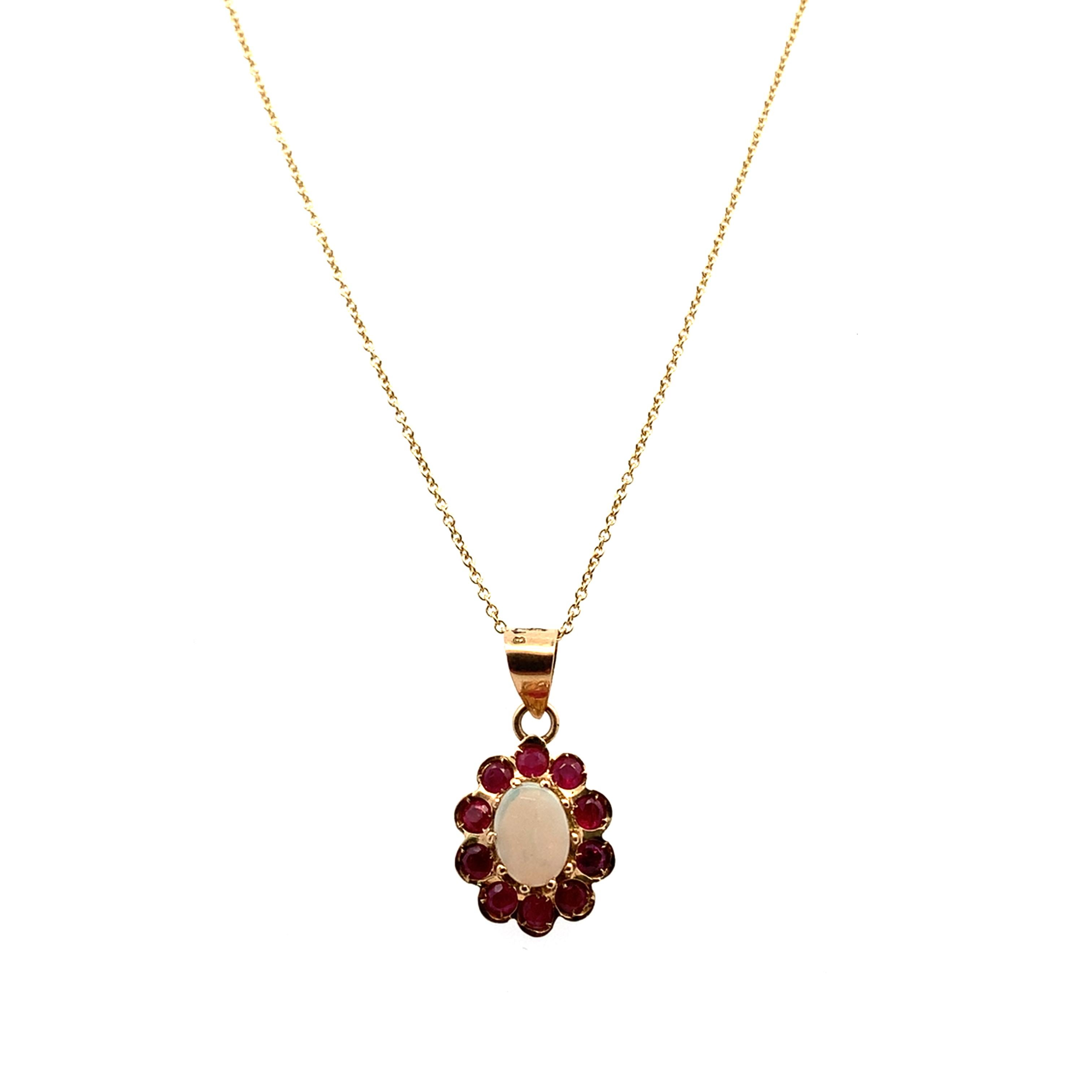 Collier pendentif halo en opale australienne et grenat or jaune Unisexe en vente