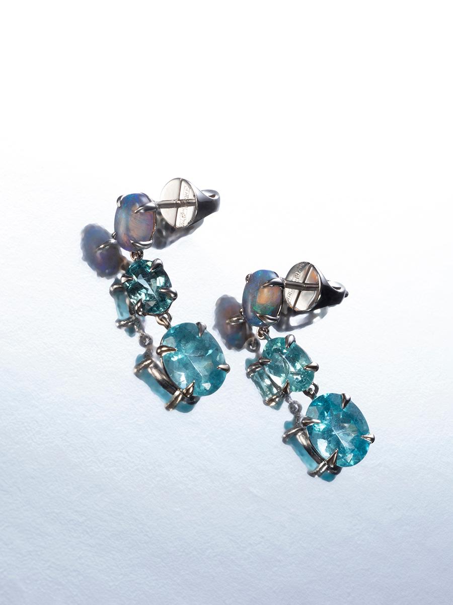 Boucles d'oreilles en or blanc avec opale australienne et apatite en vente 2