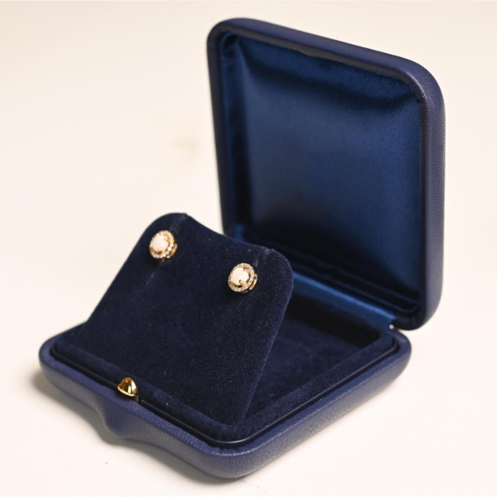 Art Déco Orecchini a cerchio con opale australiano (circa 0,5 carati), oro giallo in vendita