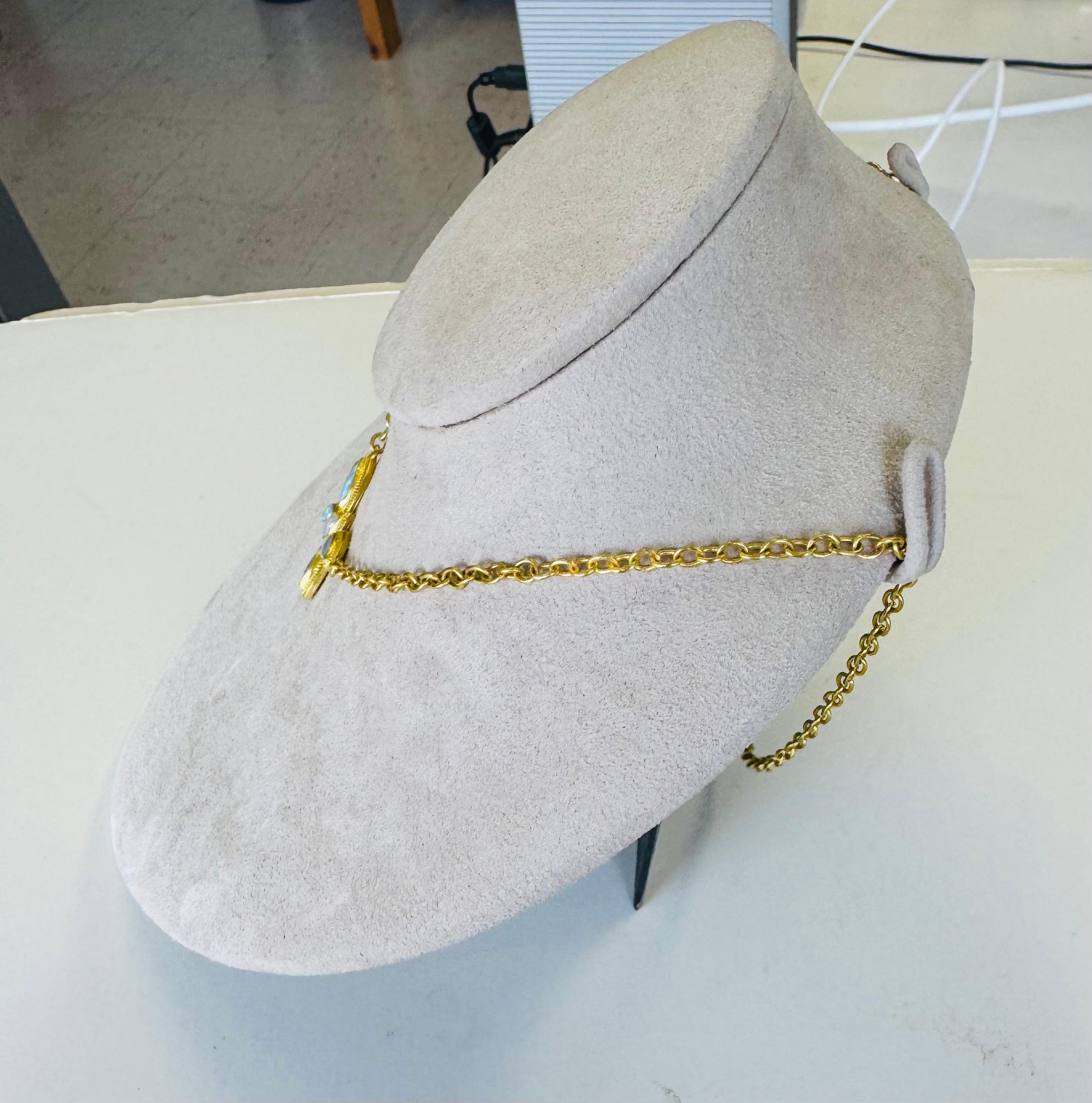 Artisan Collier papillon en opale australienne en or 22 carats en vente