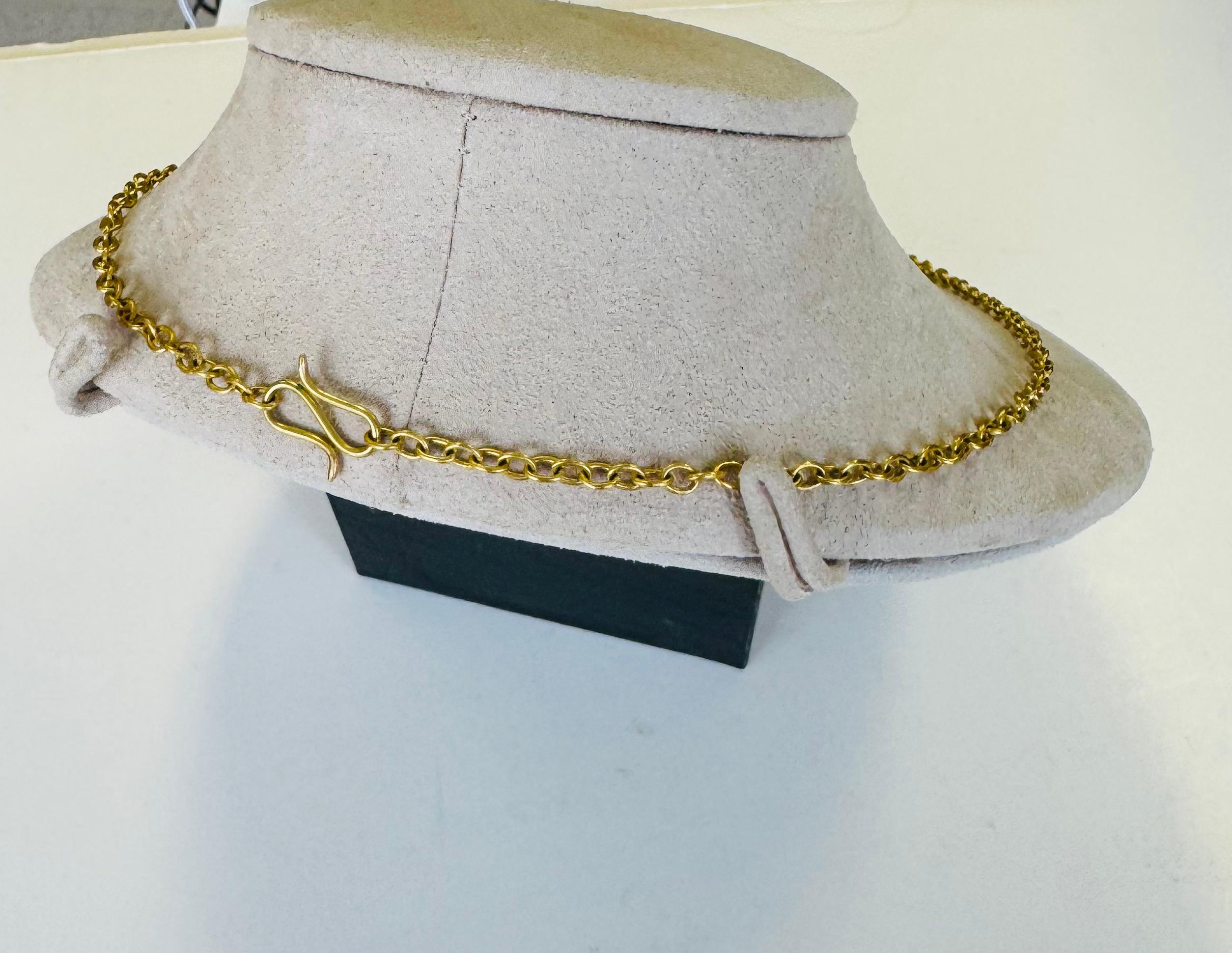 Taille Marquise Collier papillon en opale australienne en or 22 carats en vente