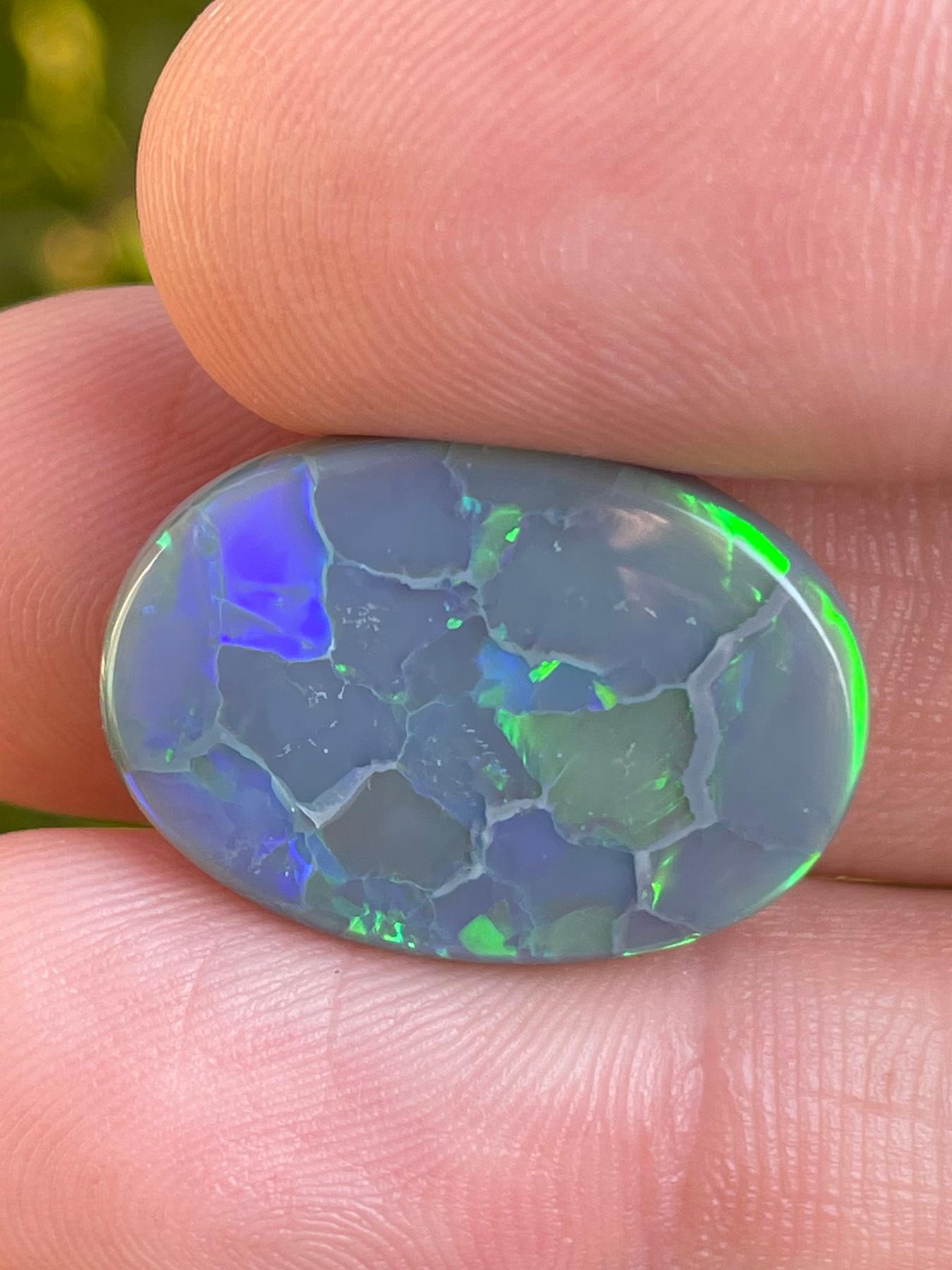 Art de l'orfèvrerie en opale australienne cabochon à motif unique bleu clair néon vert et gris 4