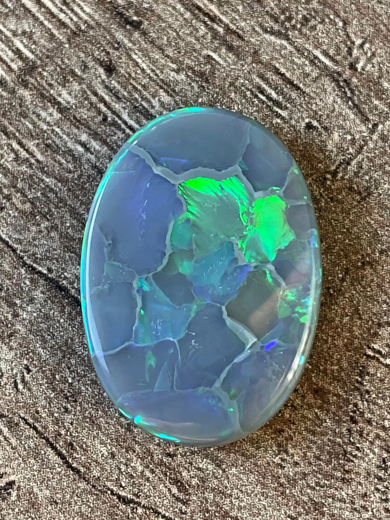Art de l'orfèvrerie en opale australienne cabochon à motif unique bleu clair néon vert et gris 1