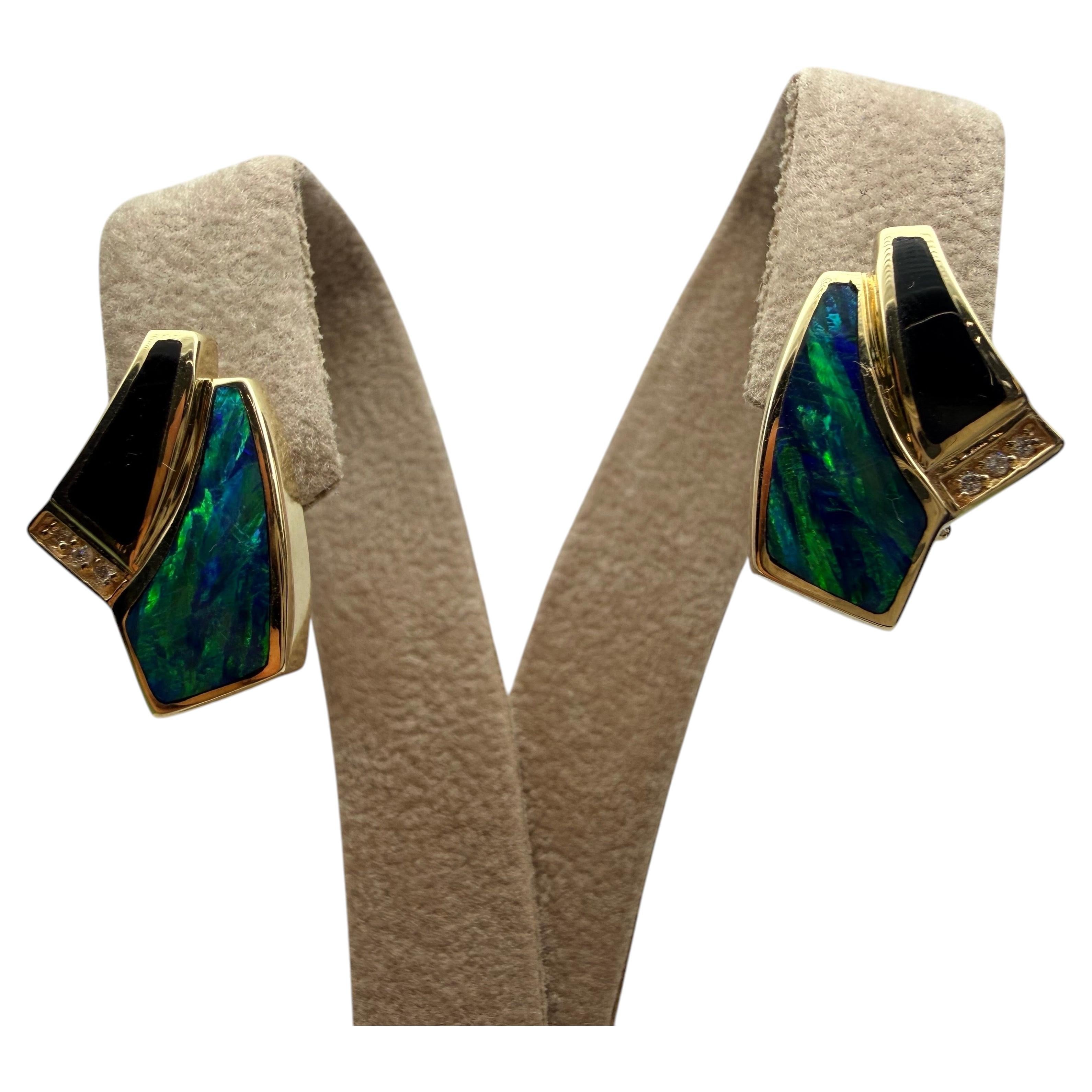 Ohrringe mit australischem Opal und Diamanten, 14-Karat-Gold im Angebot