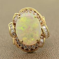 Bague en or avec opale d'Australie et diamants