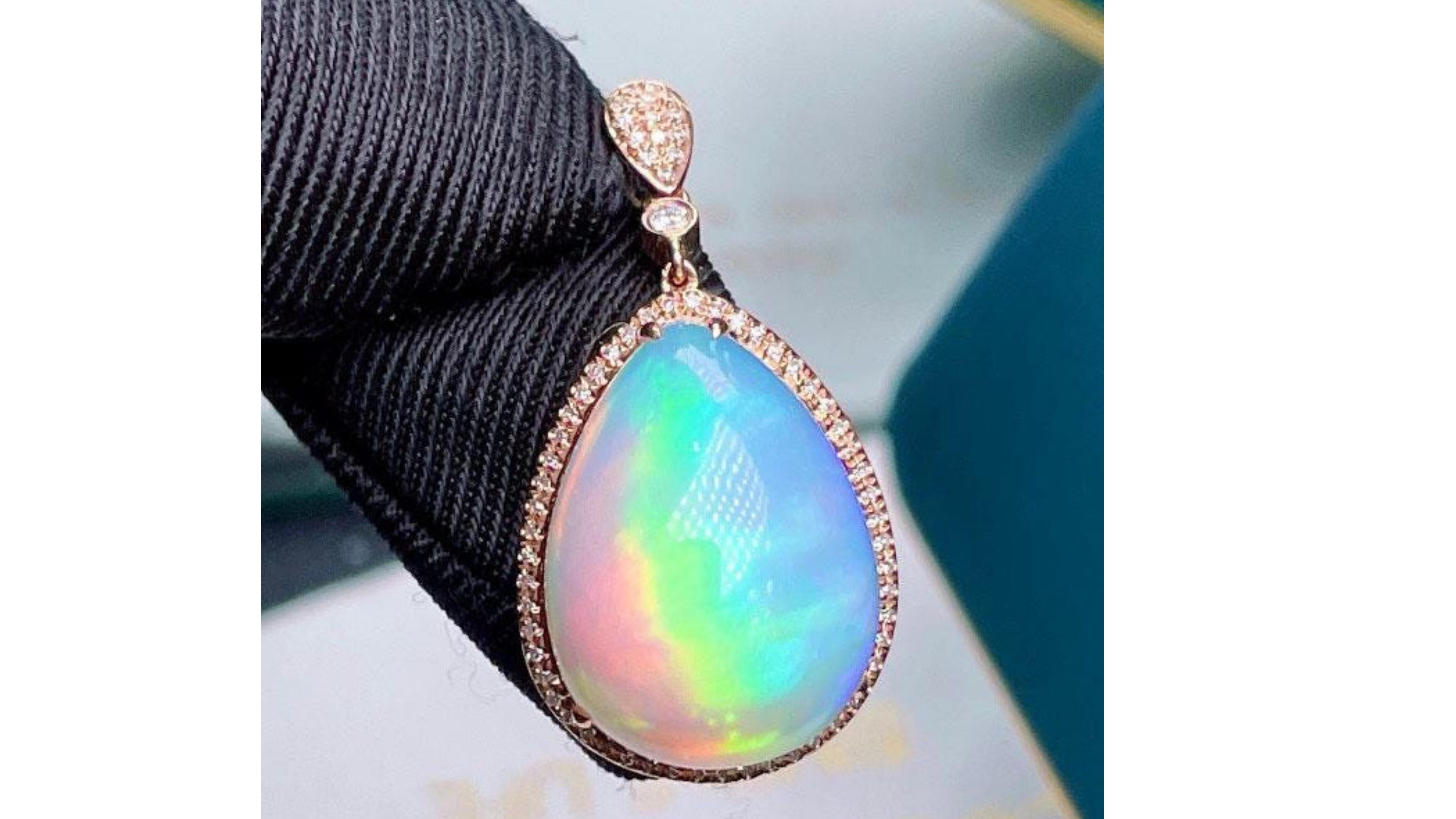  Opal Diamond Necklace 18 Karat White Gold In New Condition For Sale In Barnsley, GB