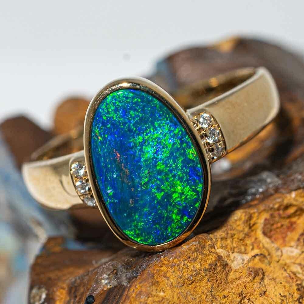 
This  Oceanic 14KT Yellow Gold & Diamond Australian Opal Ring  with diamonds at each side and shows a  brilliant blue and green sea colored which flashes that dance and play throughout the precious gemstone. The Solid 14KT Yellow Gold setting