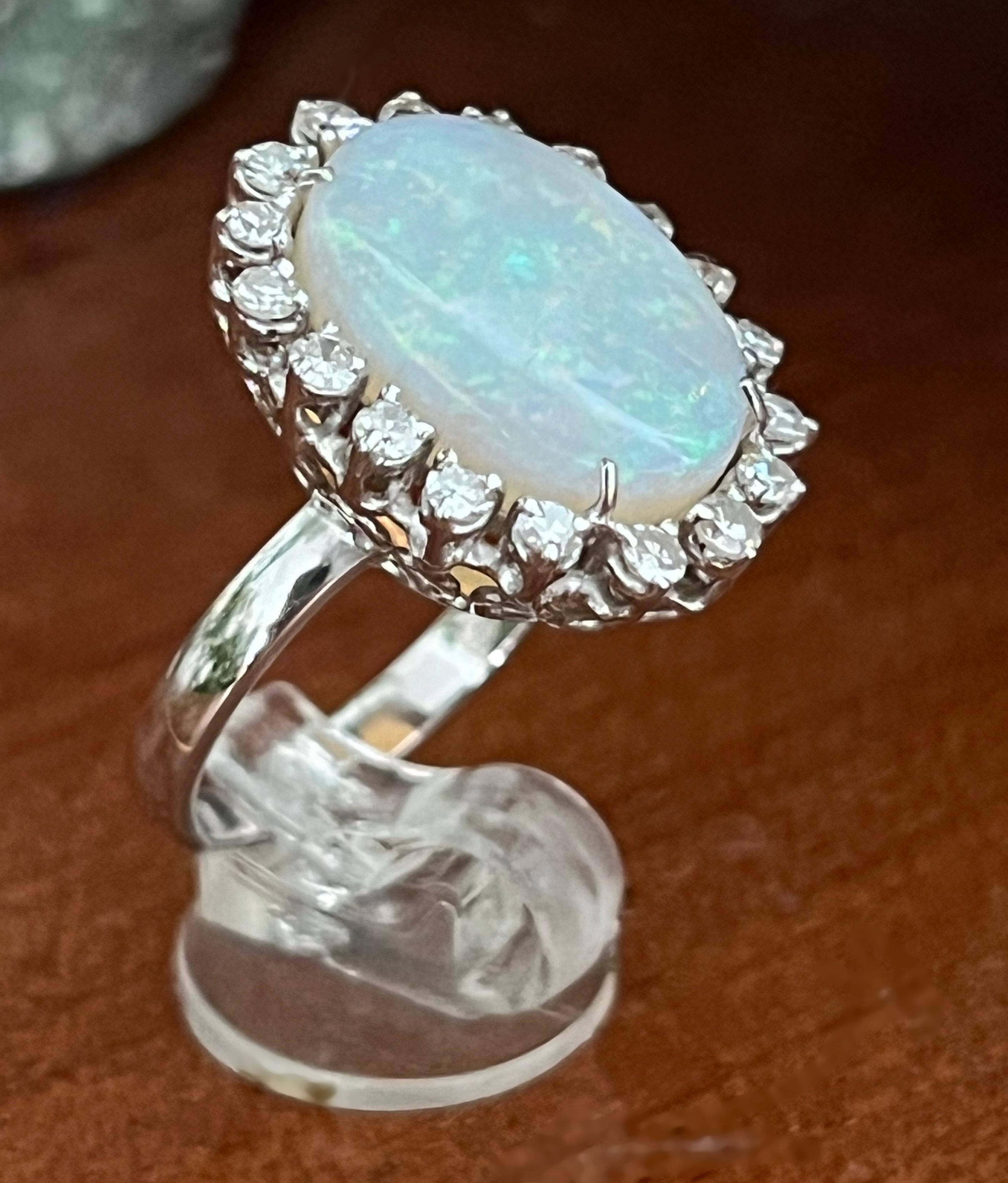 Australian Opal Diamonds 18 Karat White Gold Cocktail Ring In New Condition For Sale In Marcianise, IT