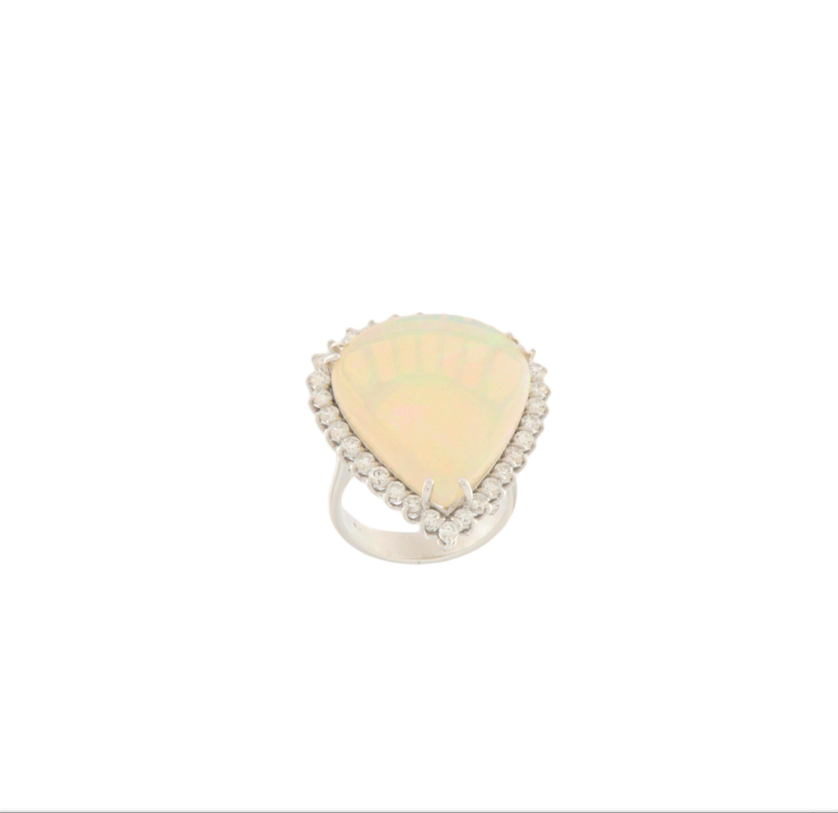 Australian Opal Diamonds 18 Karat White Gold Cocktail Ring In New Condition For Sale In Marcianise, IT