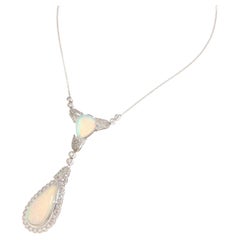 Halskette mit Anhänger aus 18 Karat Weißgold mit australischem Opal und Diamanten