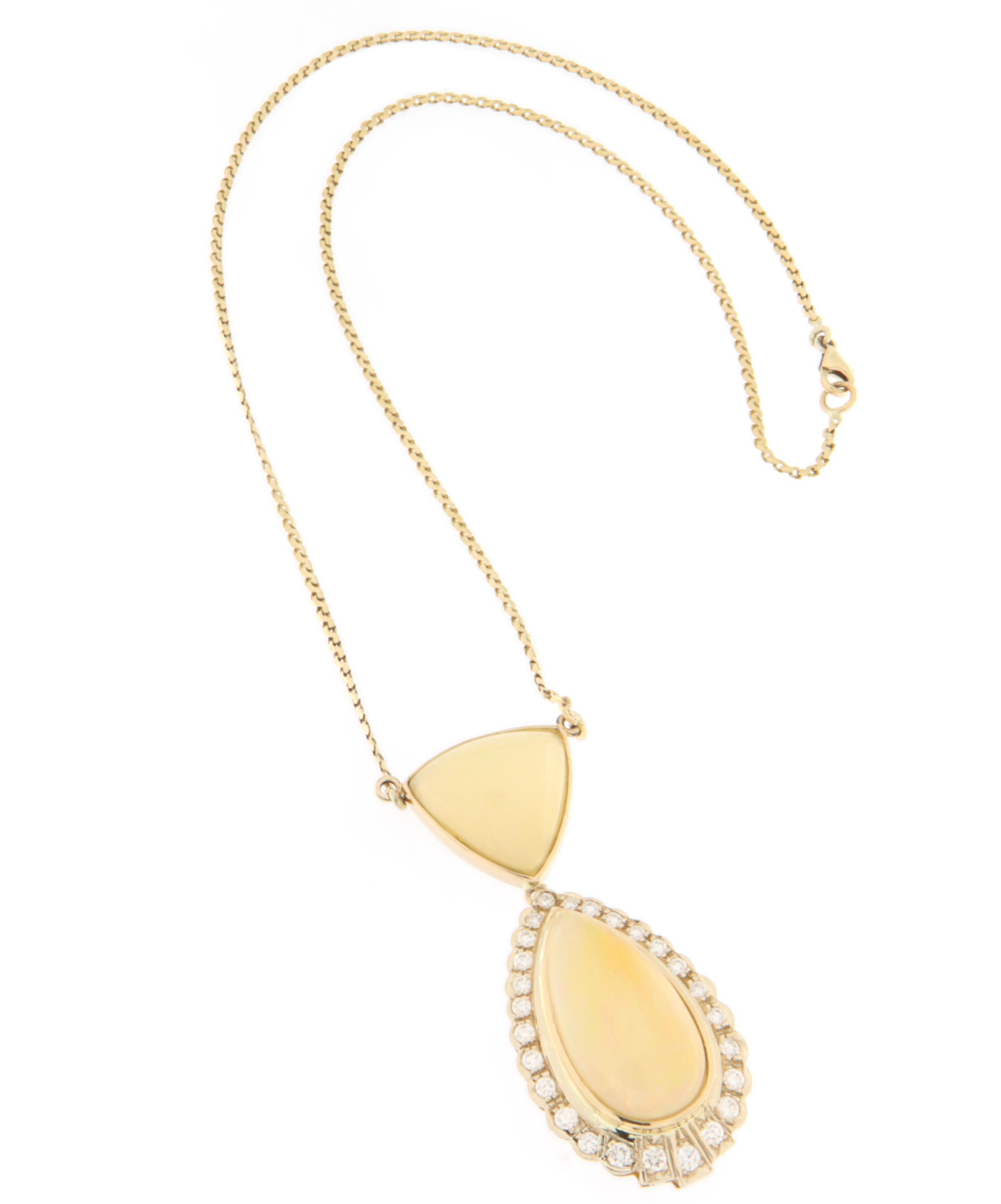 Australian Opal Diamonds 18 Karat Yellow Gold Pendant Necklace For Sale 2