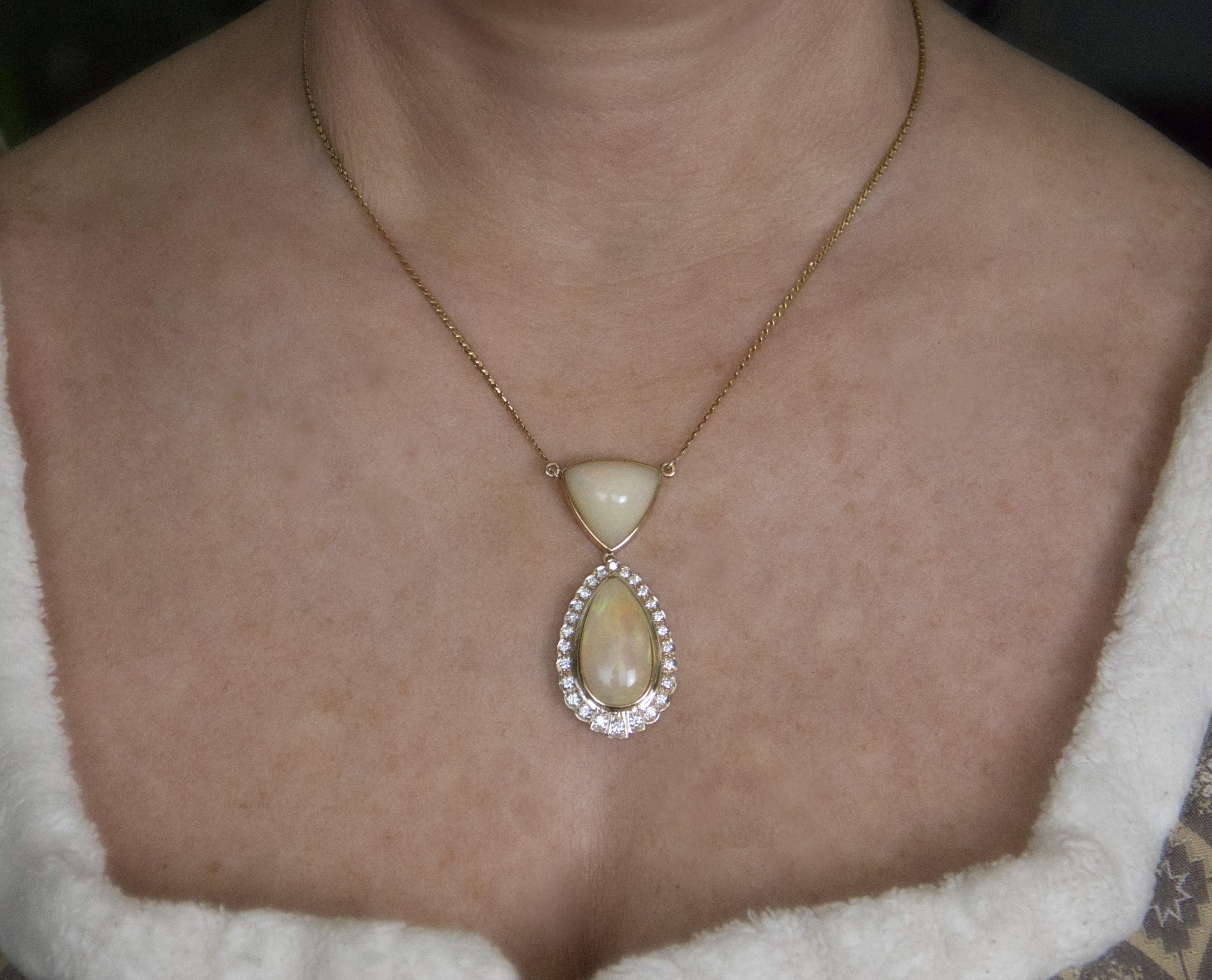 Australian Opal Diamonds 18 Karat Yellow Gold Pendant Necklace For Sale 3