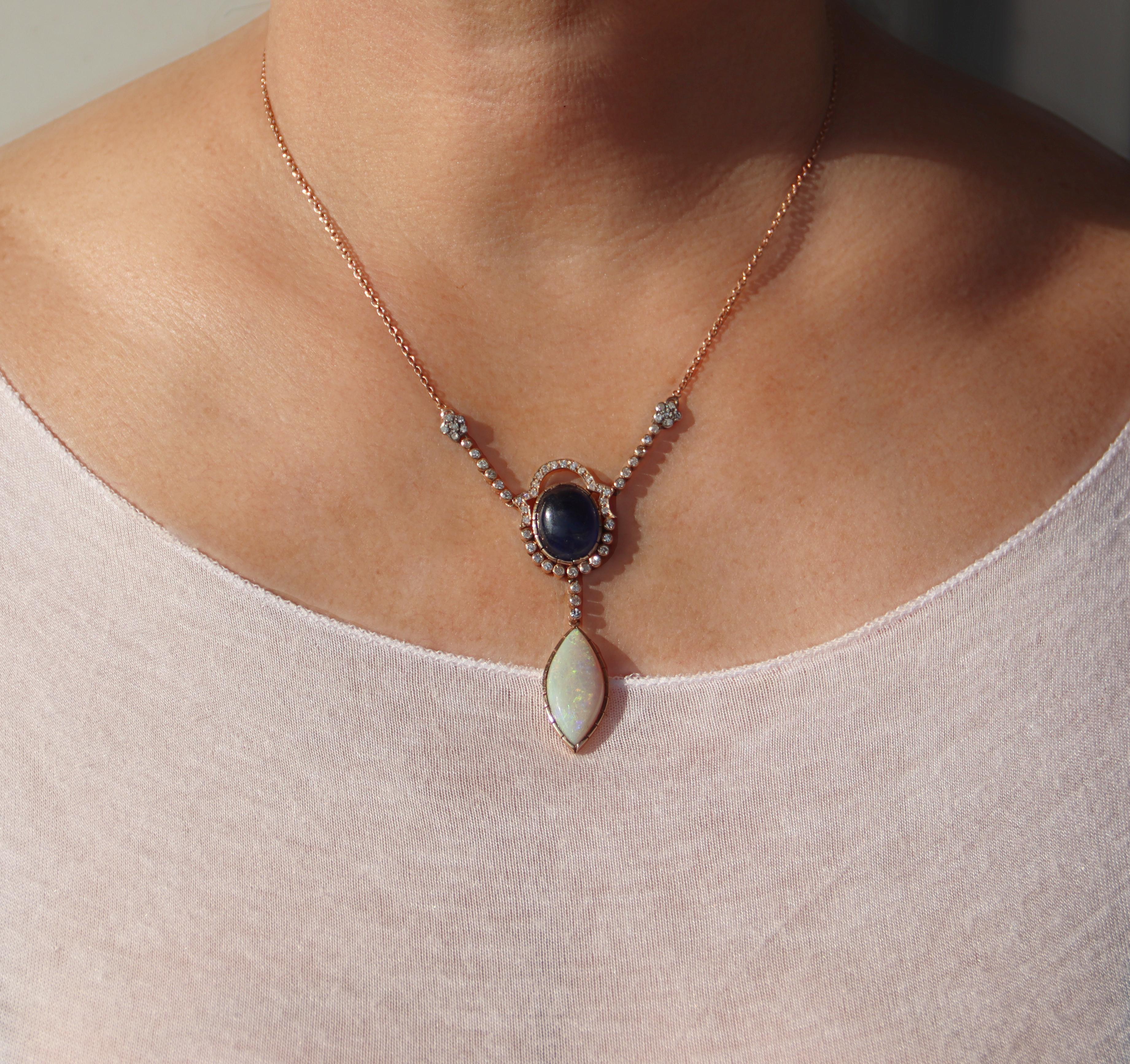 Collier pendentif en or jaune 9 carats Opale australienne Diamants Saphir Pour femmes en vente