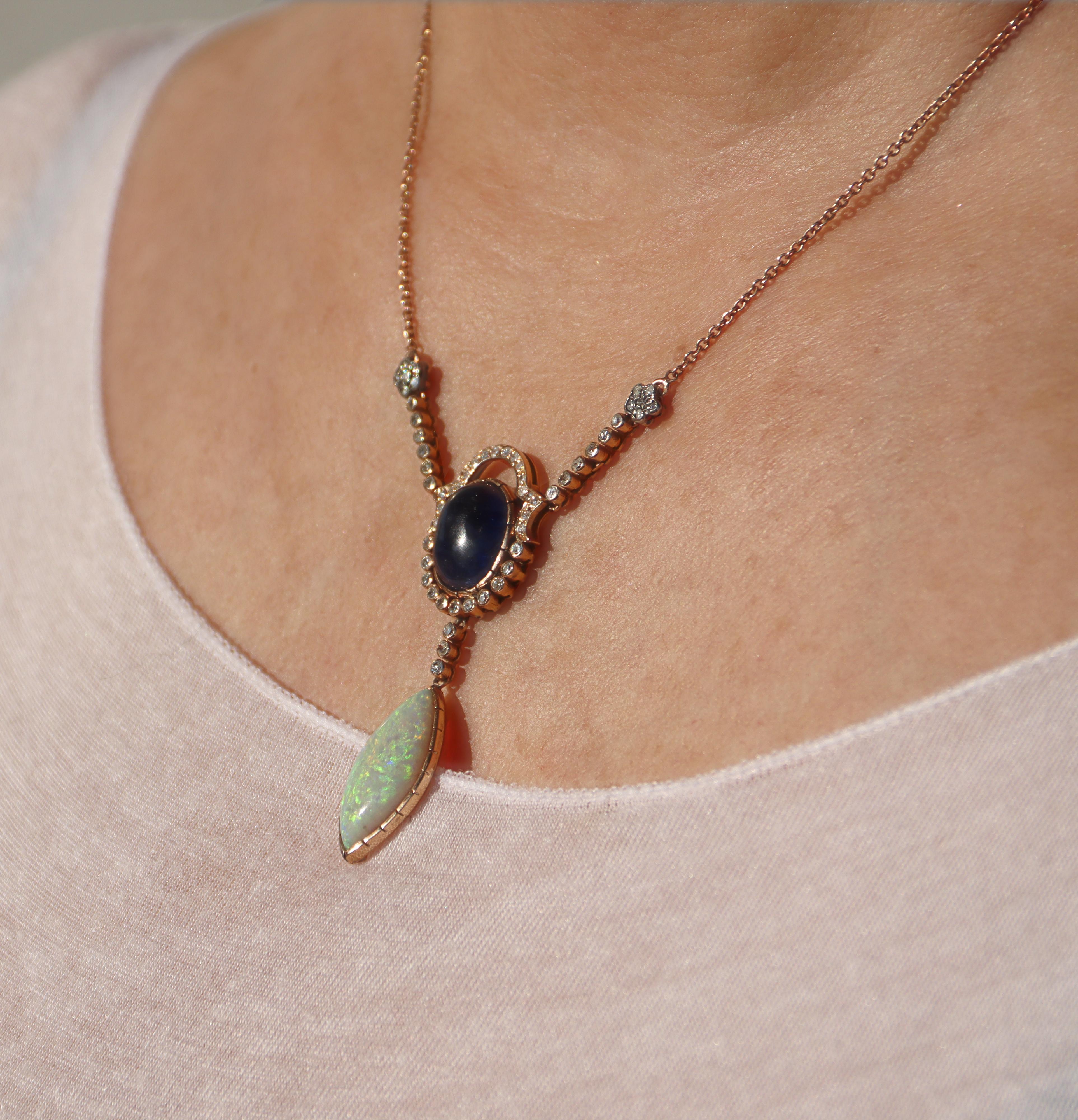 Collier pendentif en or jaune 9 carats Opale australienne Diamants Saphir en vente 1